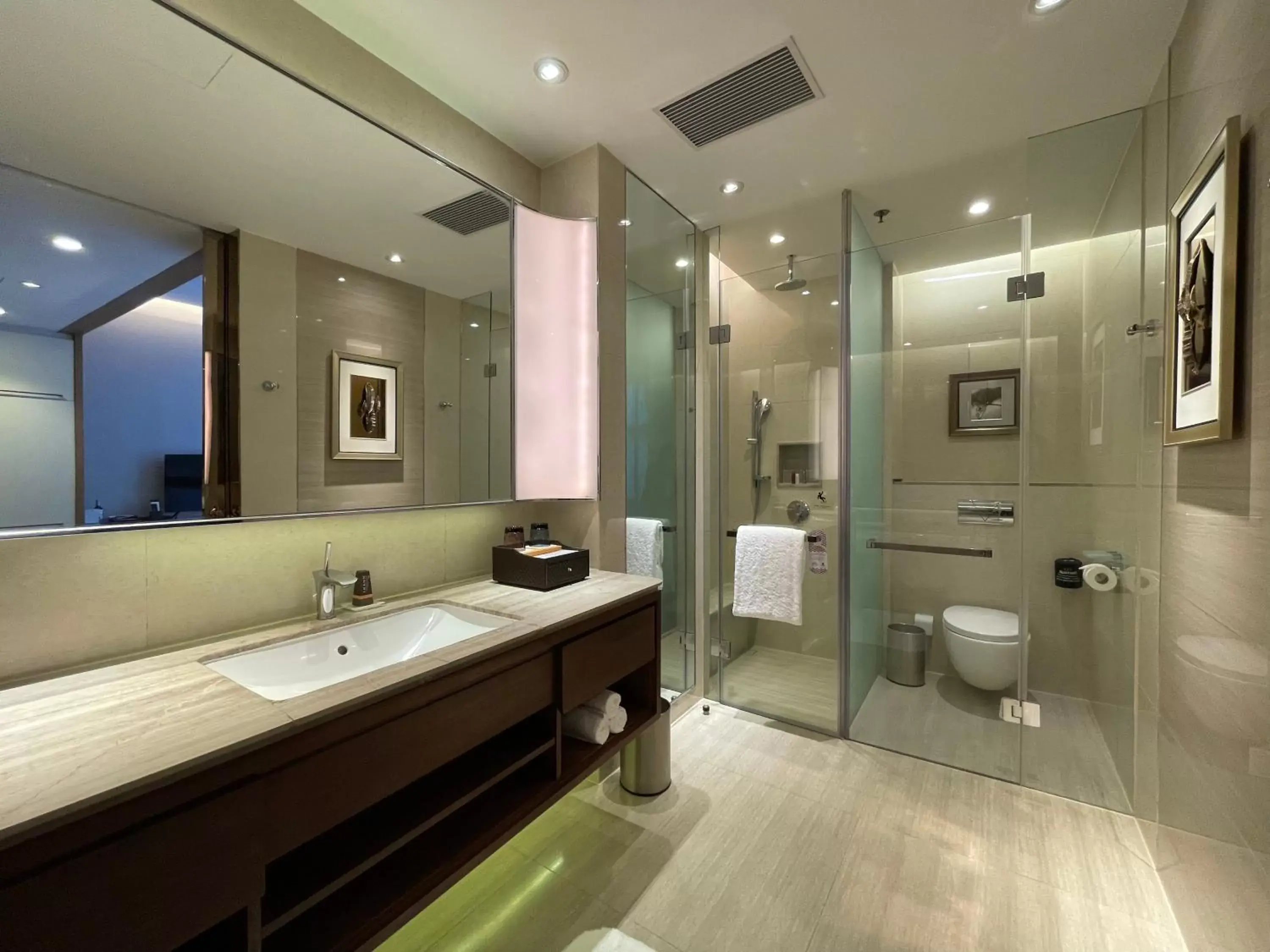 Toilet, Bathroom in The OCT Harbour, Shenzhen - Marriott Executive Apartments