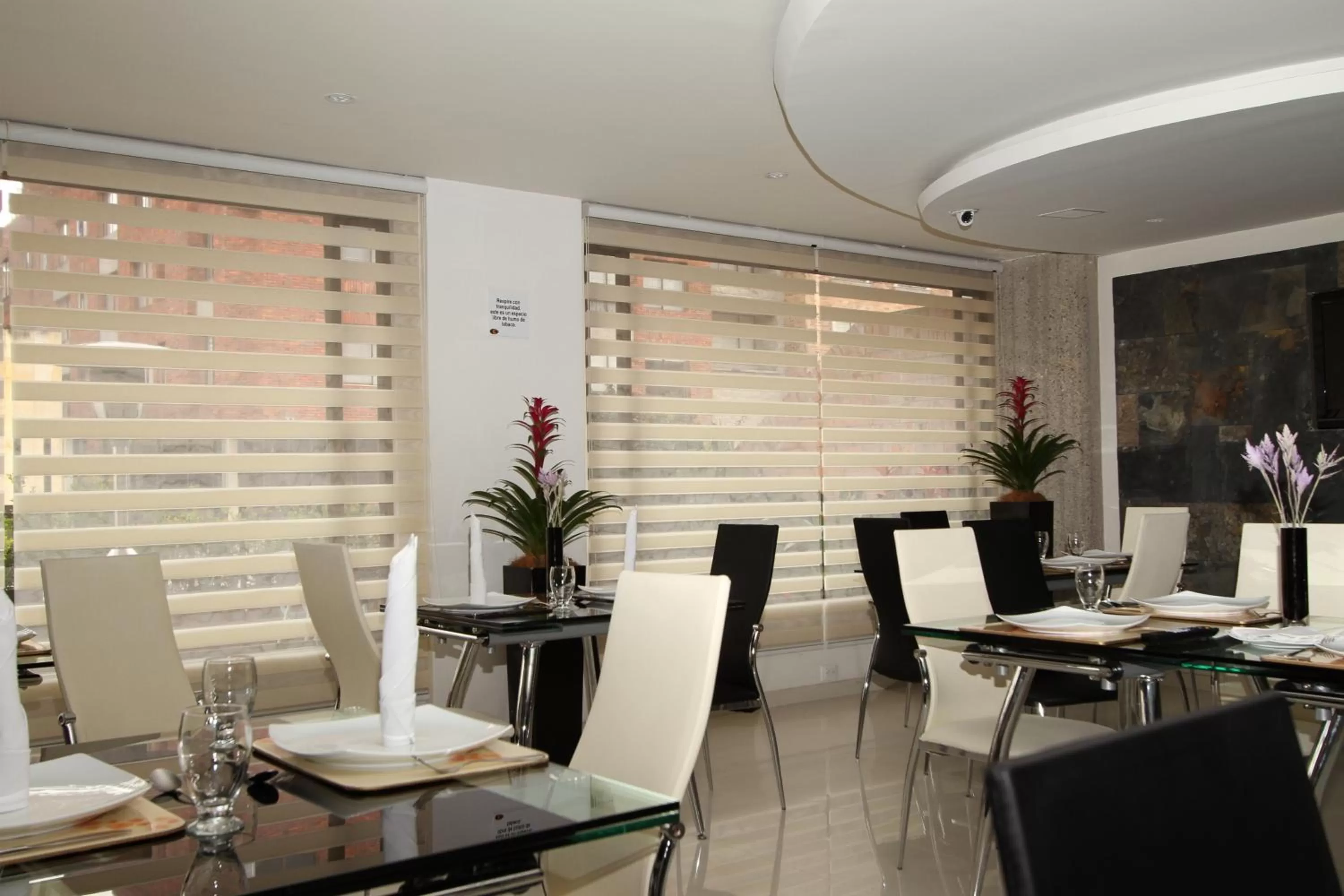 Restaurant/places to eat in Hotel Suites 108