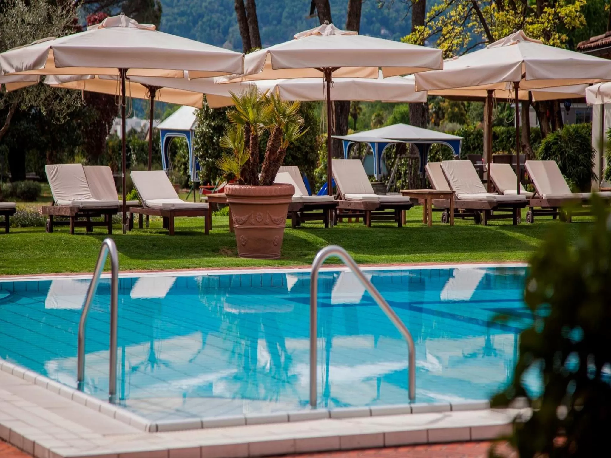 Swimming pool in Delta Resort Apartments