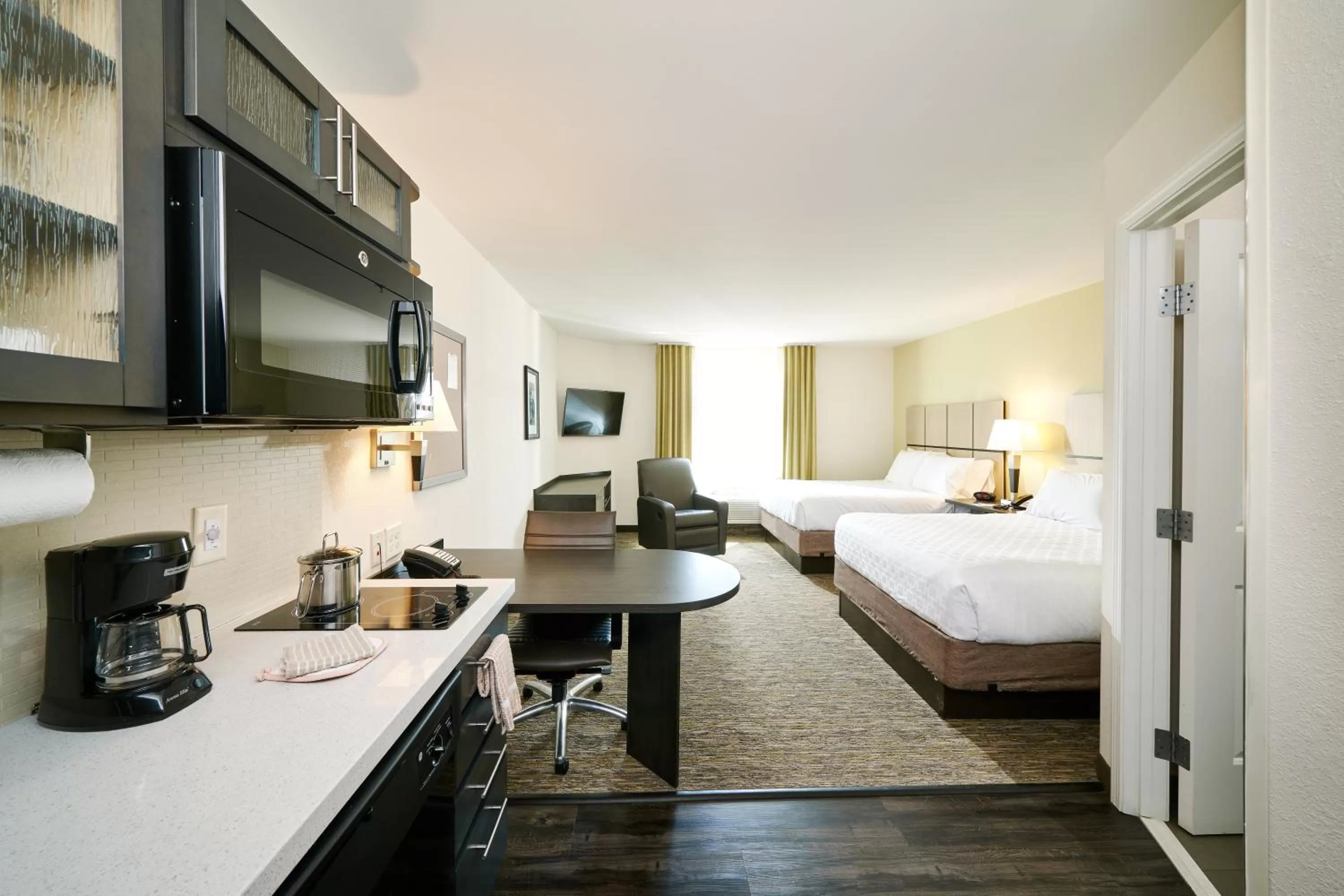 Photo of the whole room, Bed in Candlewood Suites Lafayette by IHG