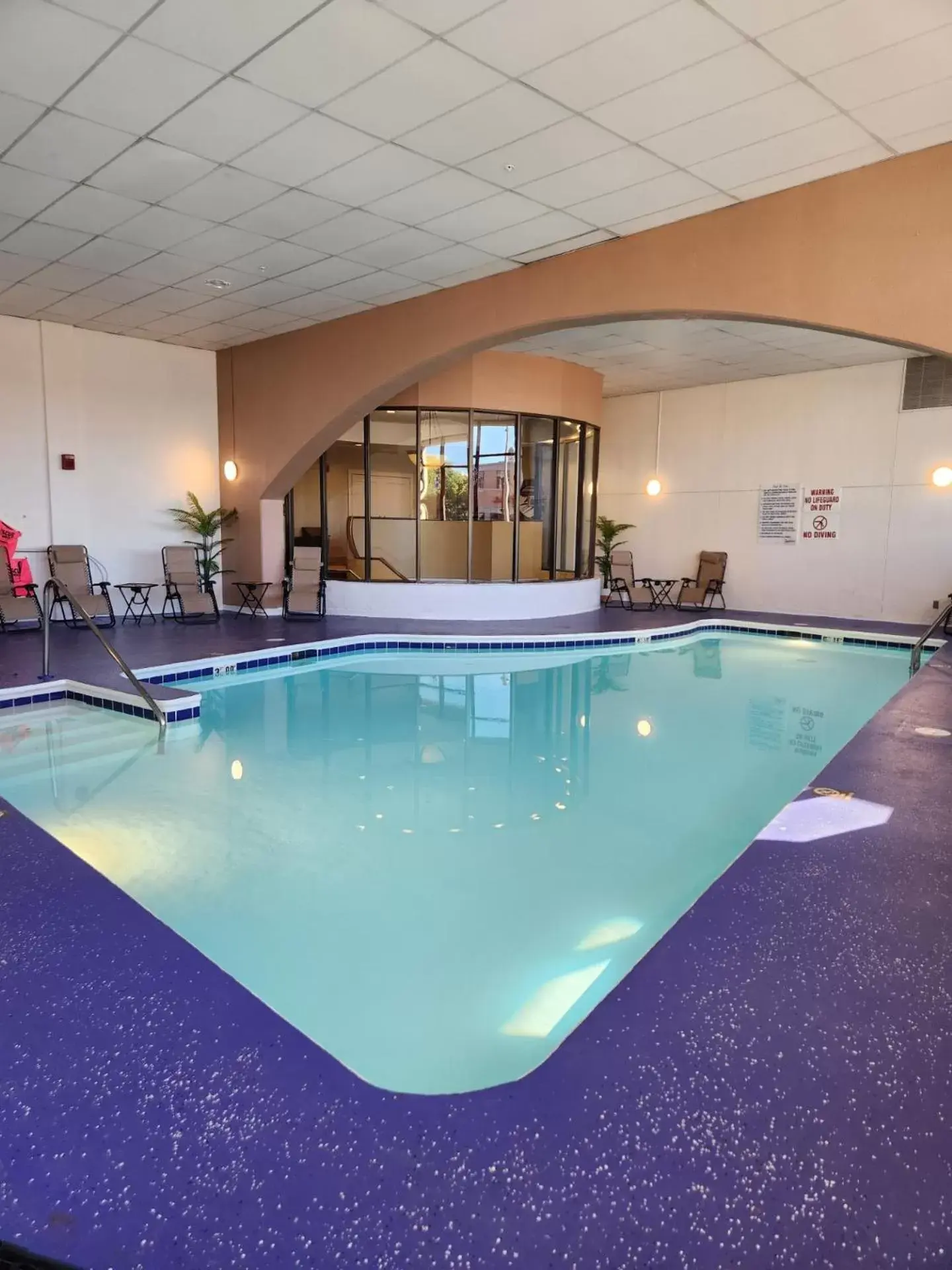 Swimming Pool in Radisson Hotel Milwaukee West