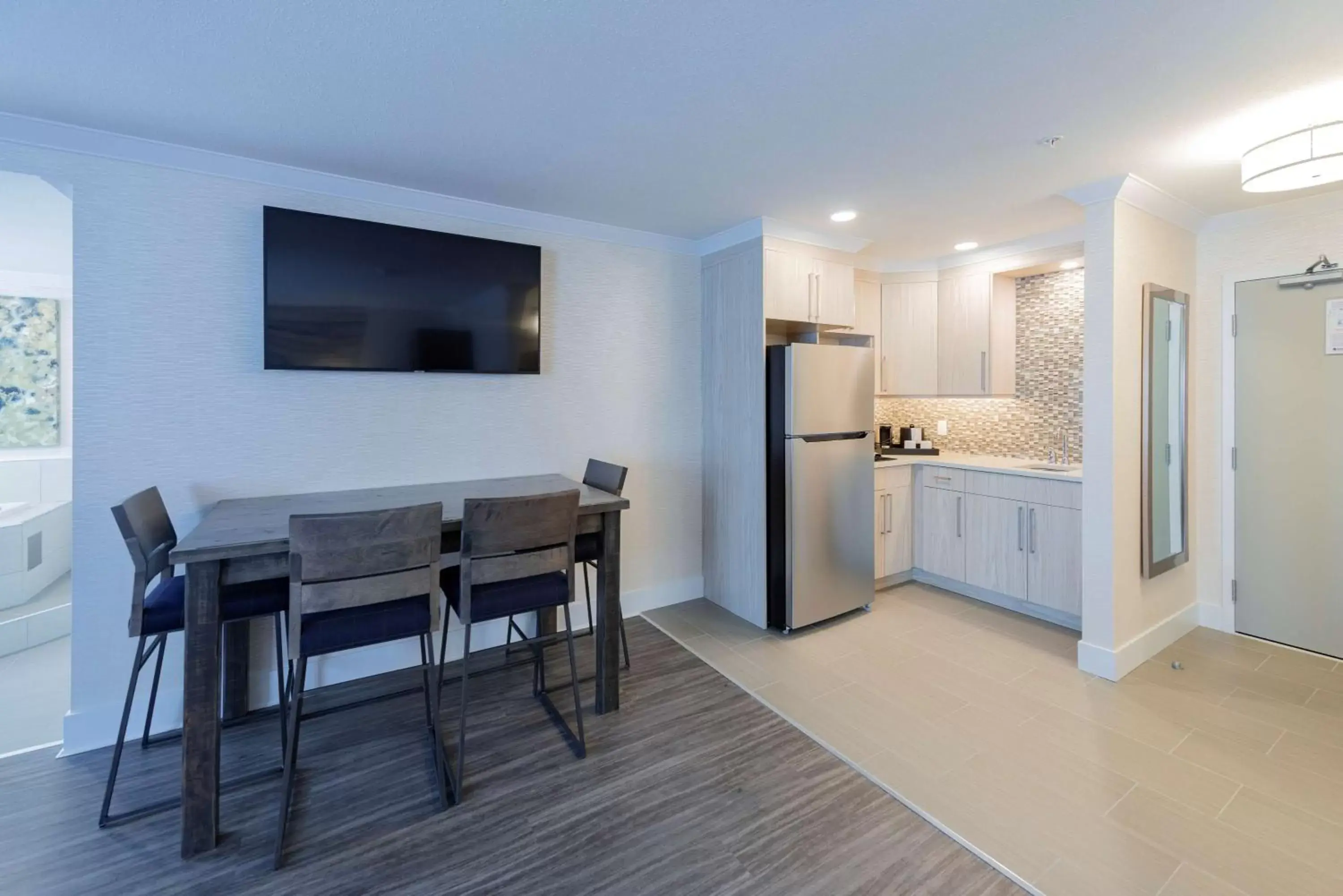 Kitchen or kitchenette, Dining Area in Prestige Treasure Cove Resort, WorldHotels Elite