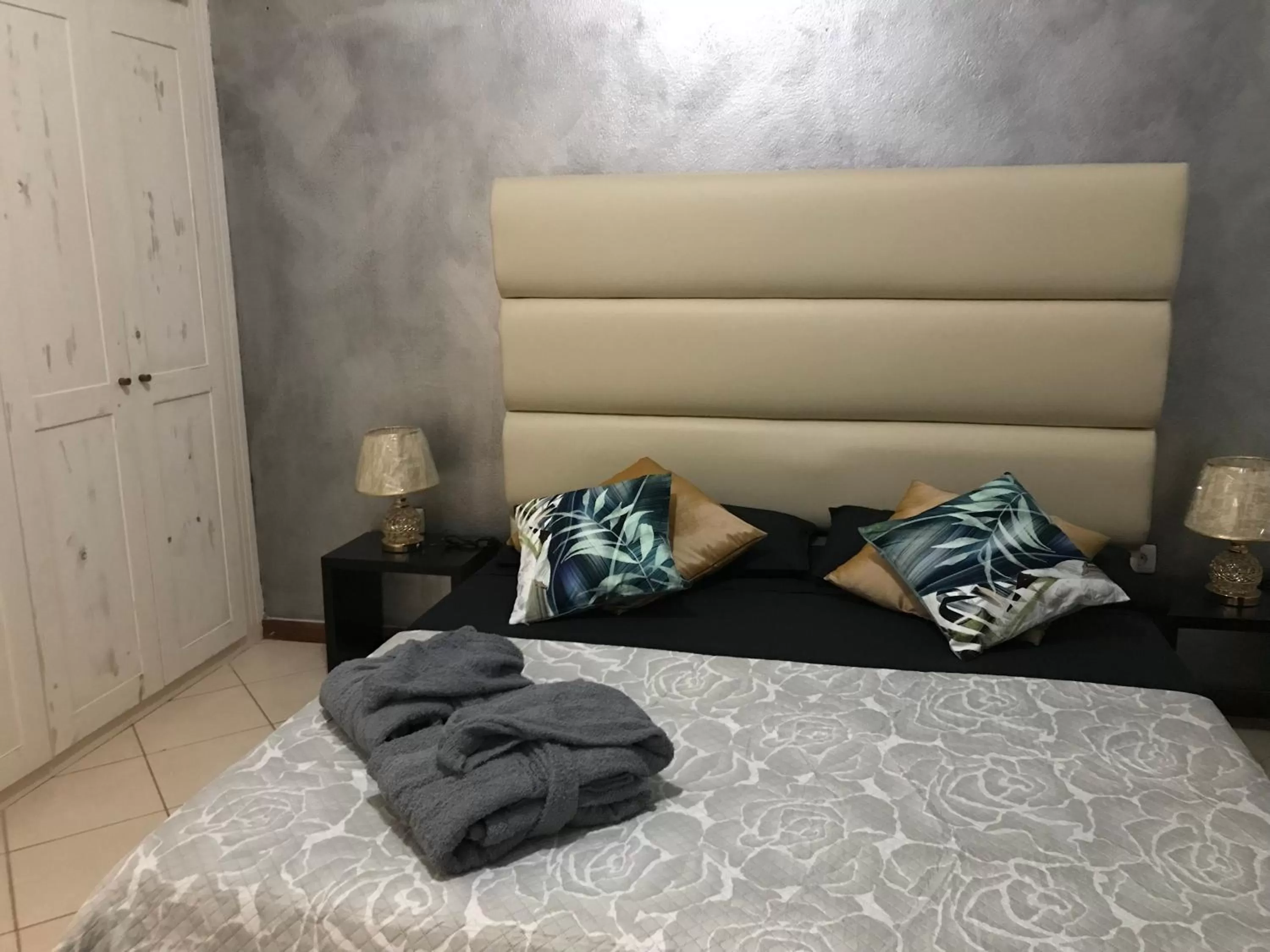 Bedroom, Bed in Blue Eagle Guesthouse - Casa de hospedes