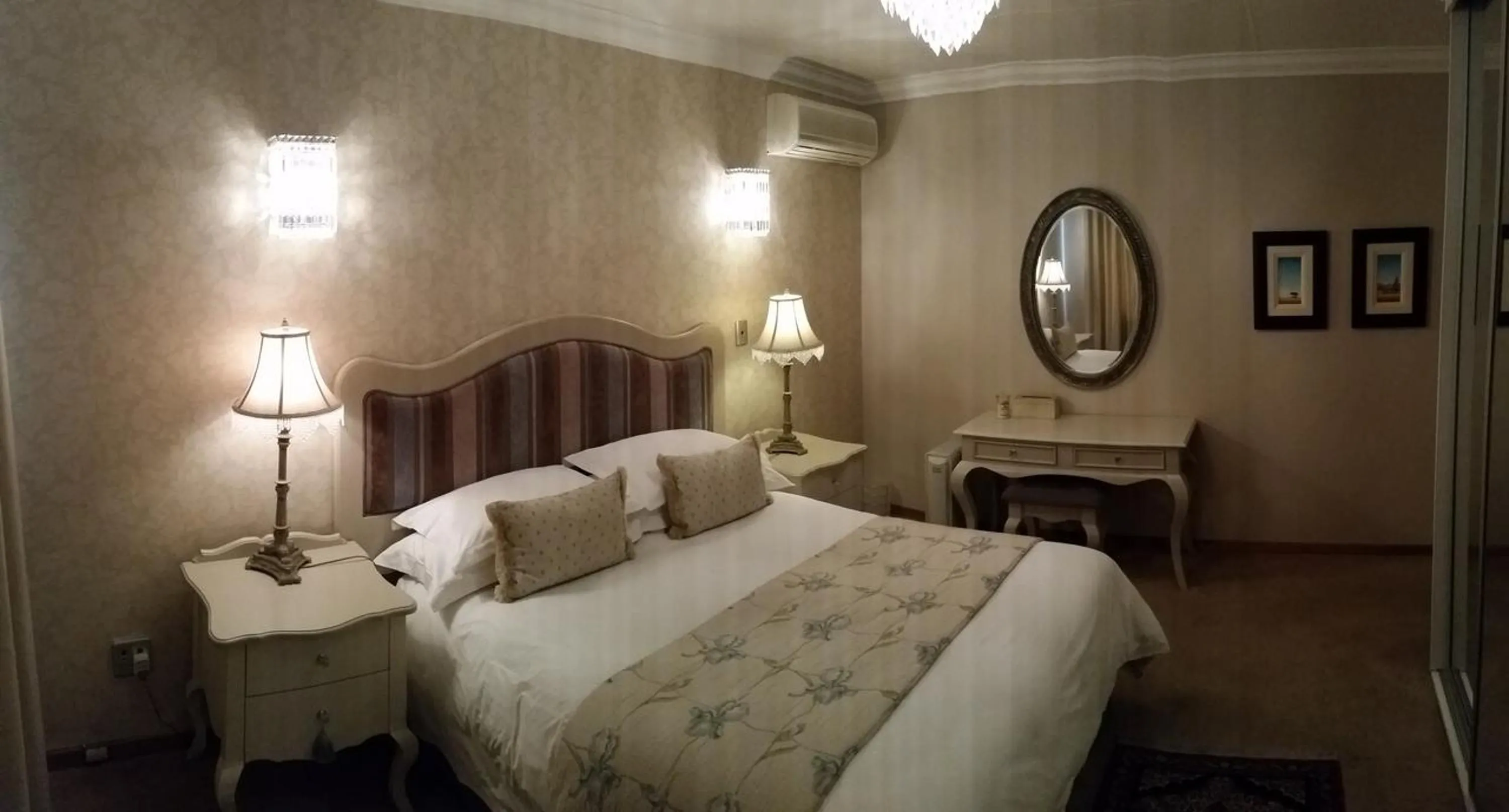 Bedroom, Bed in Royal Ridge Guesthouse