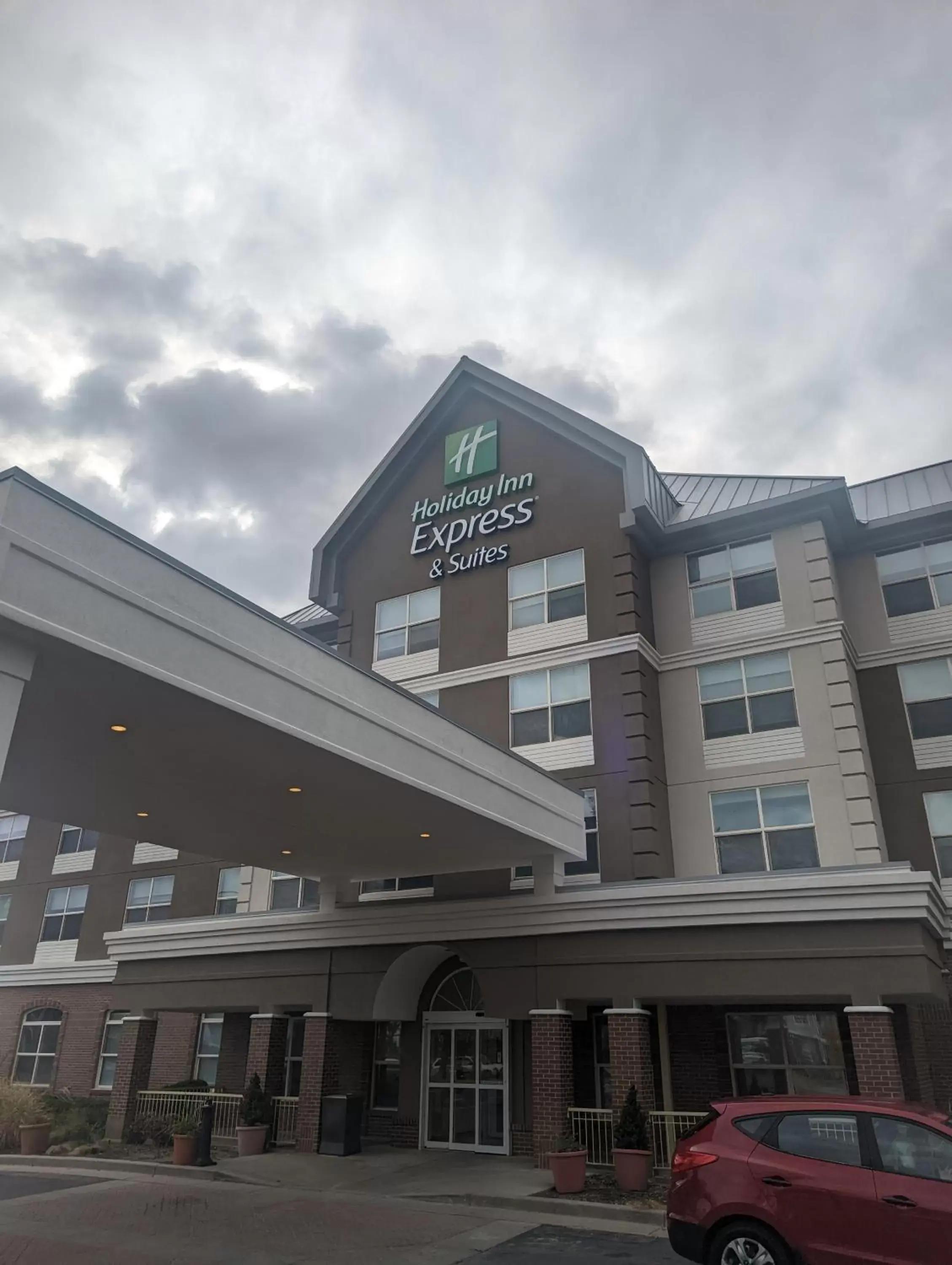 Property Building in Holiday Inn Express & Suites Salt Lake City N - Bountiful