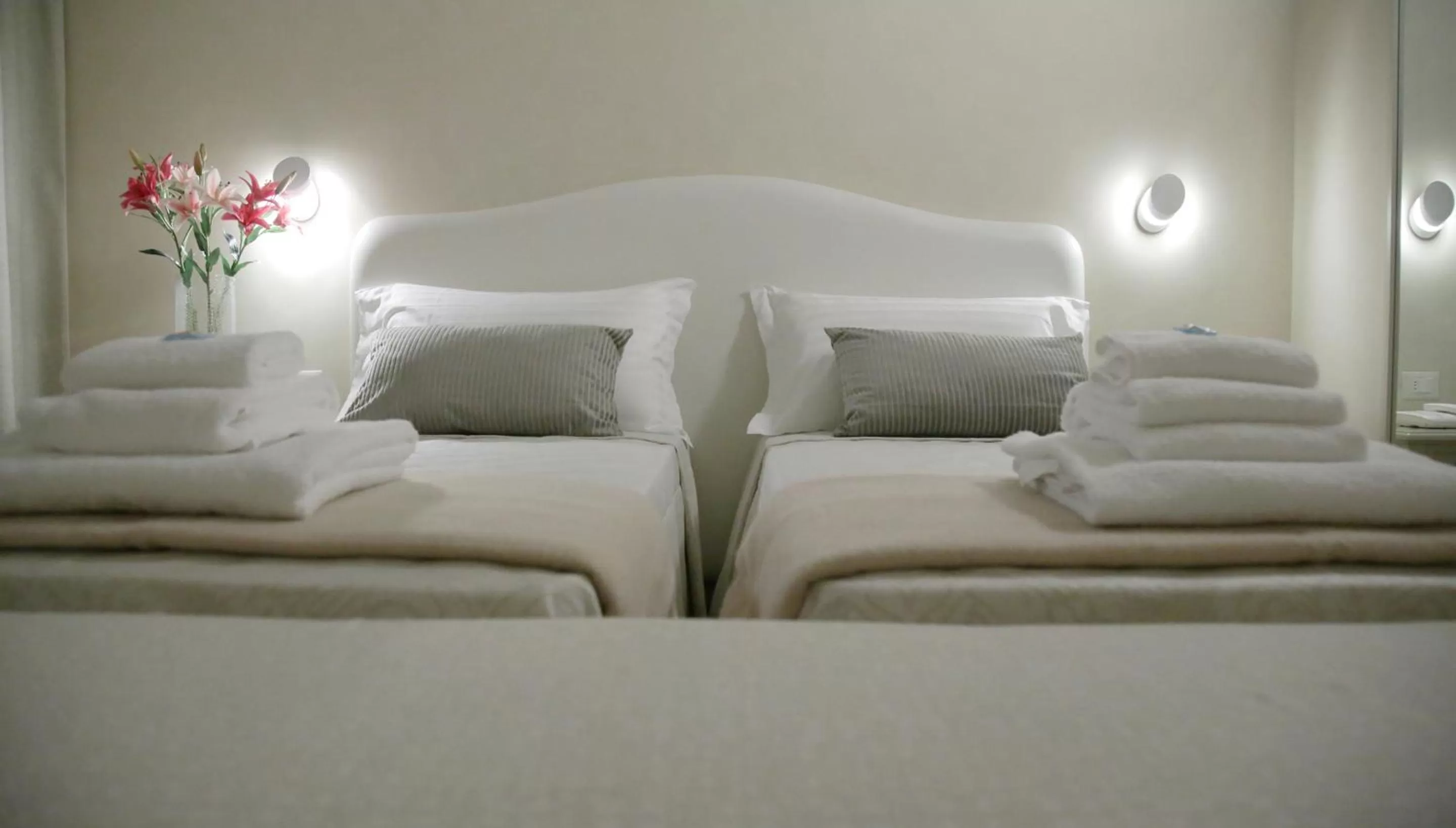 Decorative detail, Bed in Hotel Renaissance