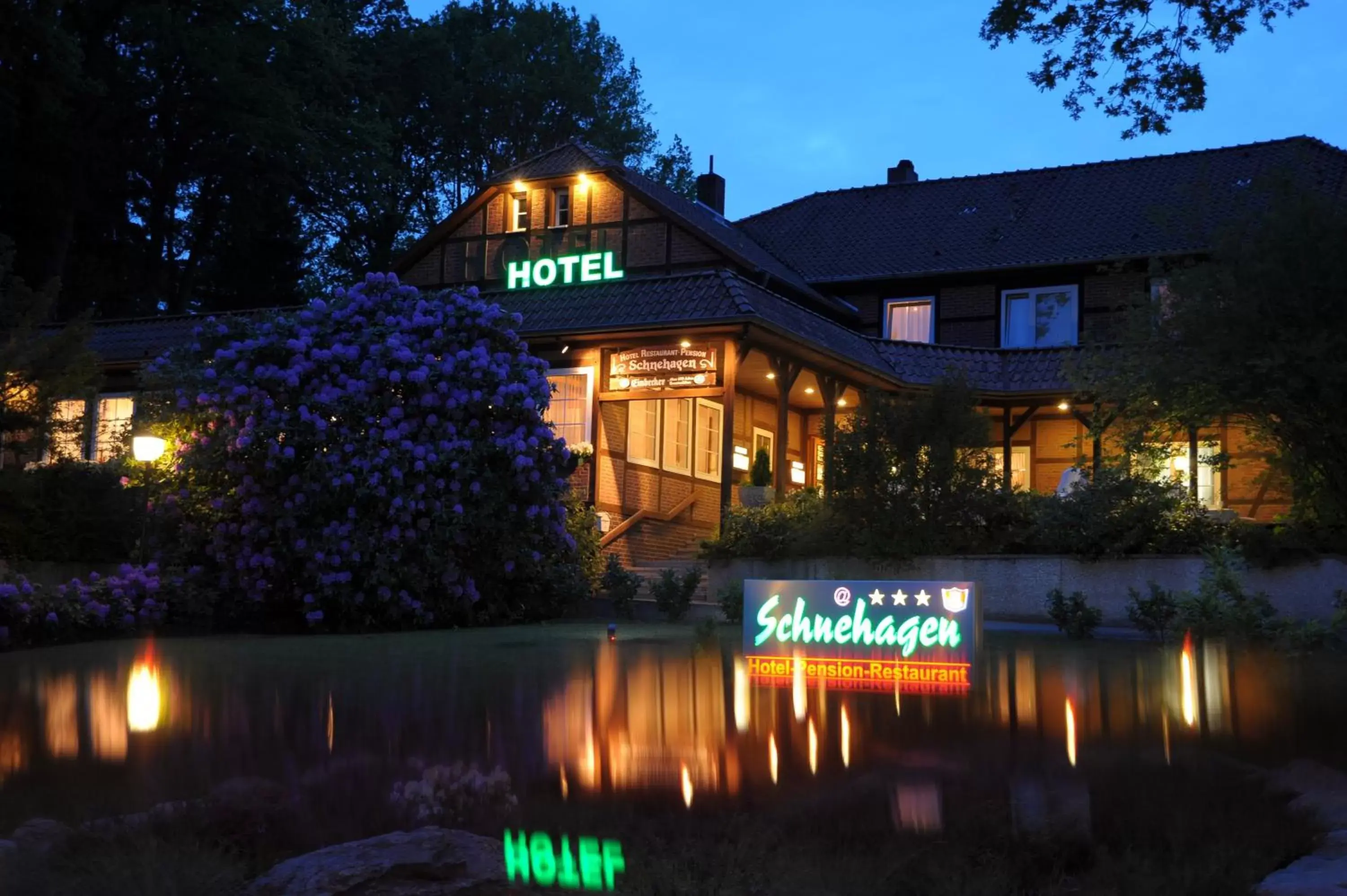 Facade/entrance, Property Building in Hotel Schnehagen