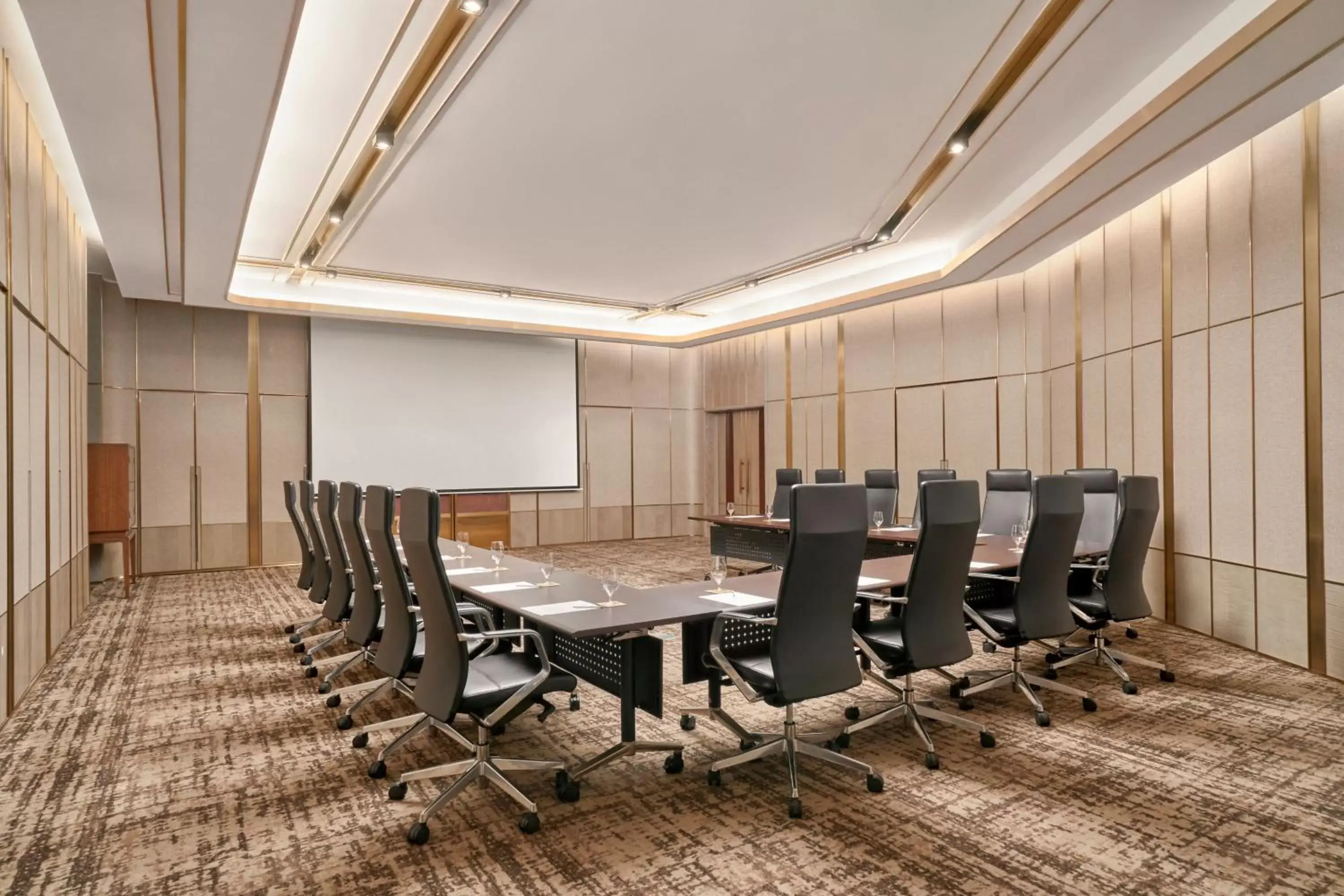 Meeting/conference room in Vinpearl Landmark 81, Autograph Collection