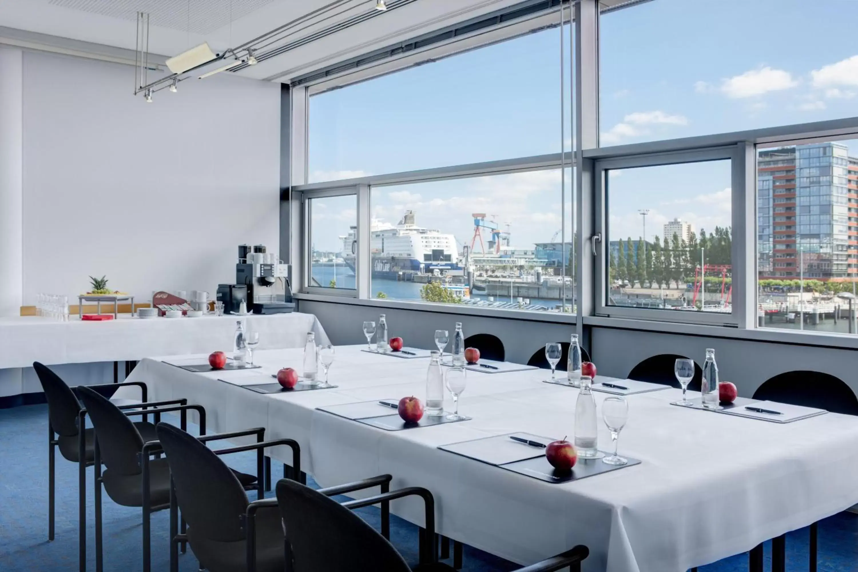 Business facilities, City View in IntercityHotel Kiel