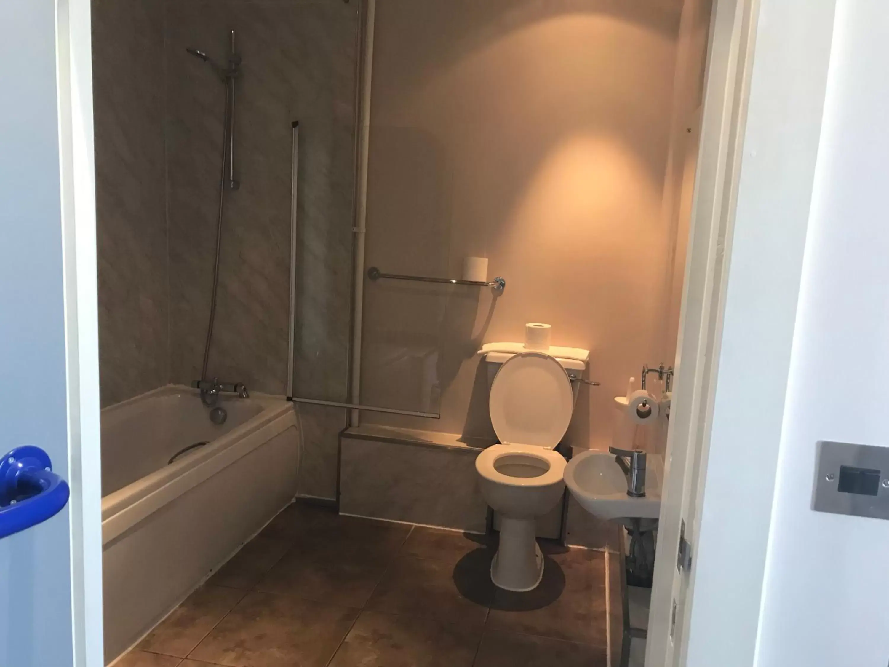 Shower, Bathroom in Hatfield Lodge