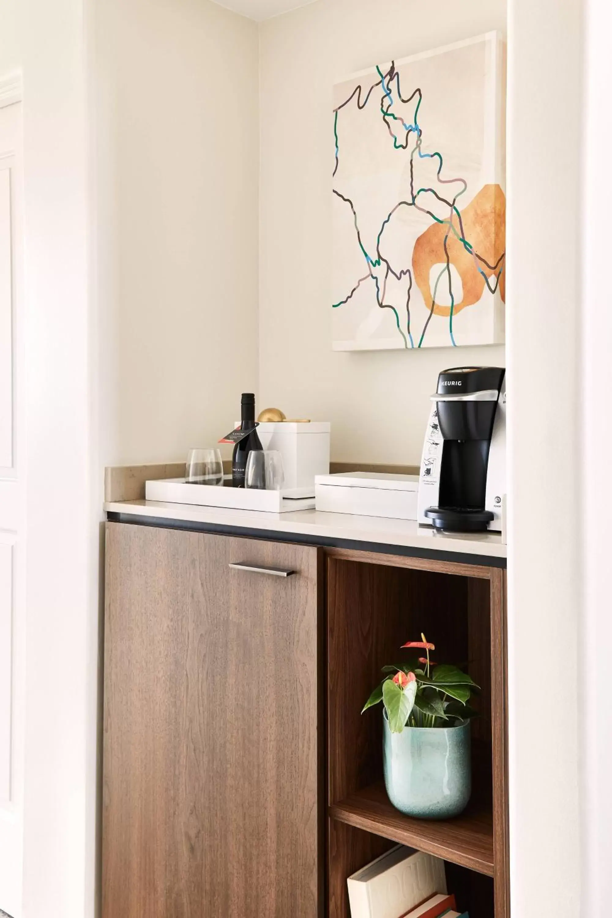 Photo of the whole room, Kitchen/Kitchenette in ADERO Scottsdale Resort, Autograph Collection