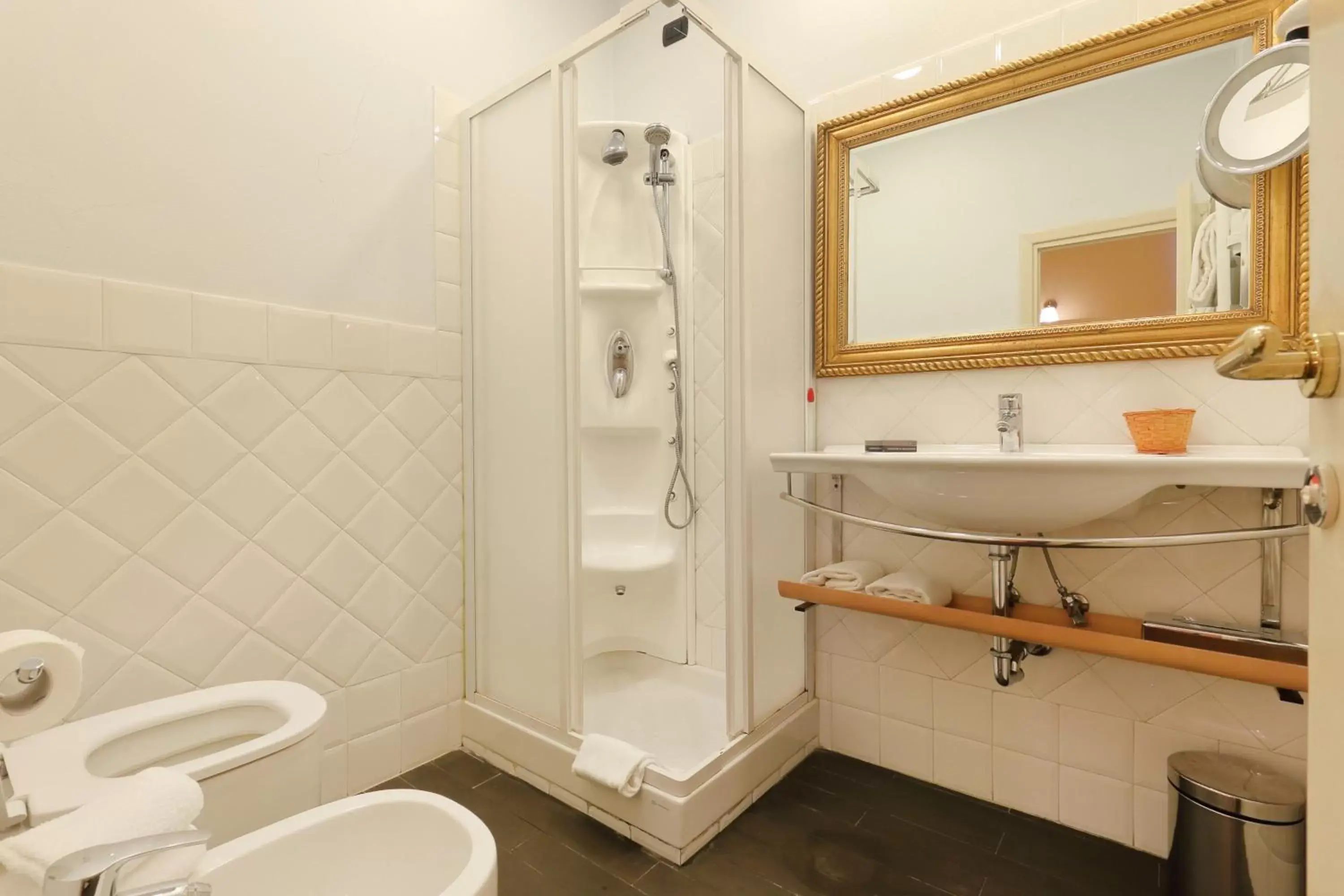 Bathroom in Relais Lavagnini Florence