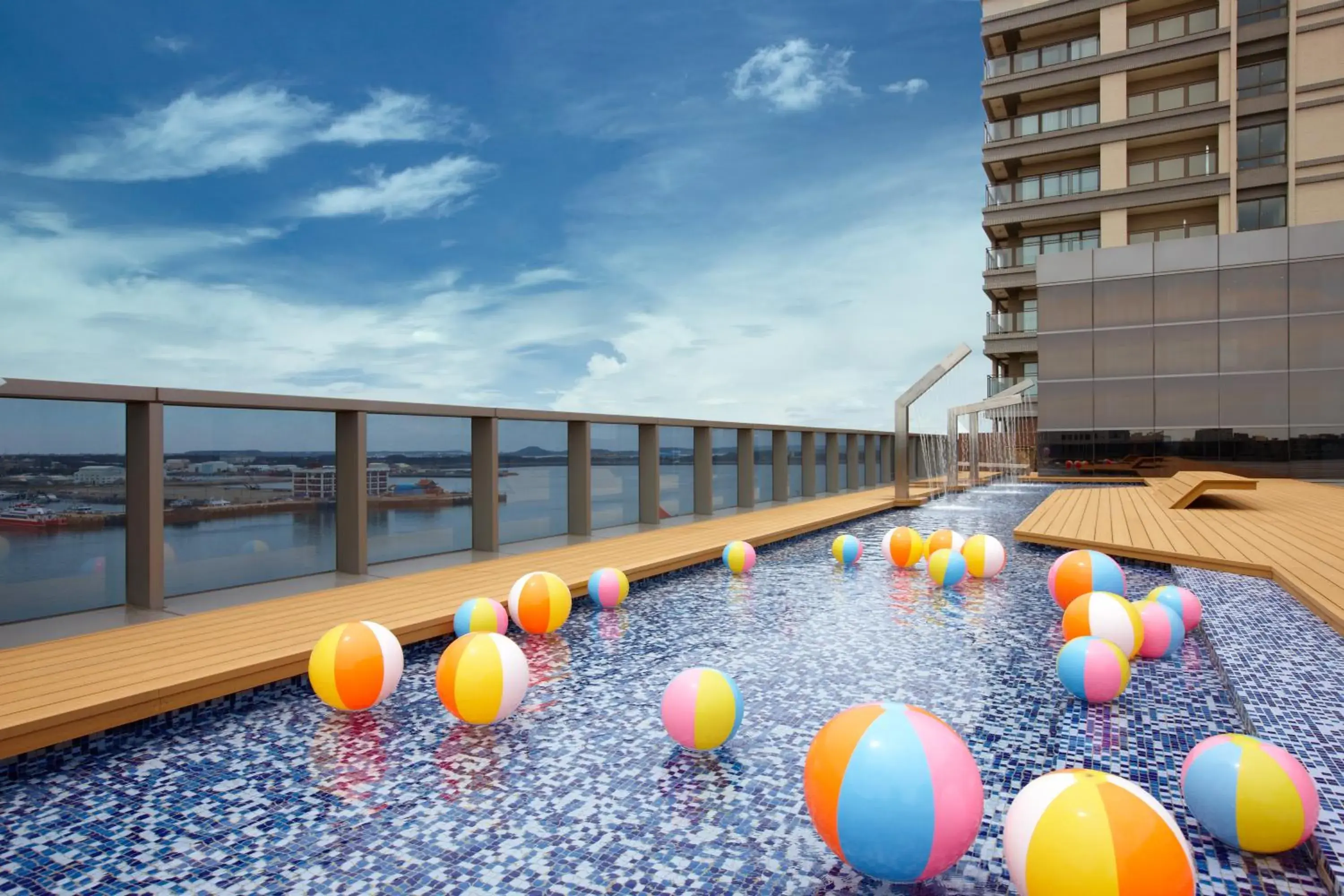 Swimming Pool in Discovery Hotel