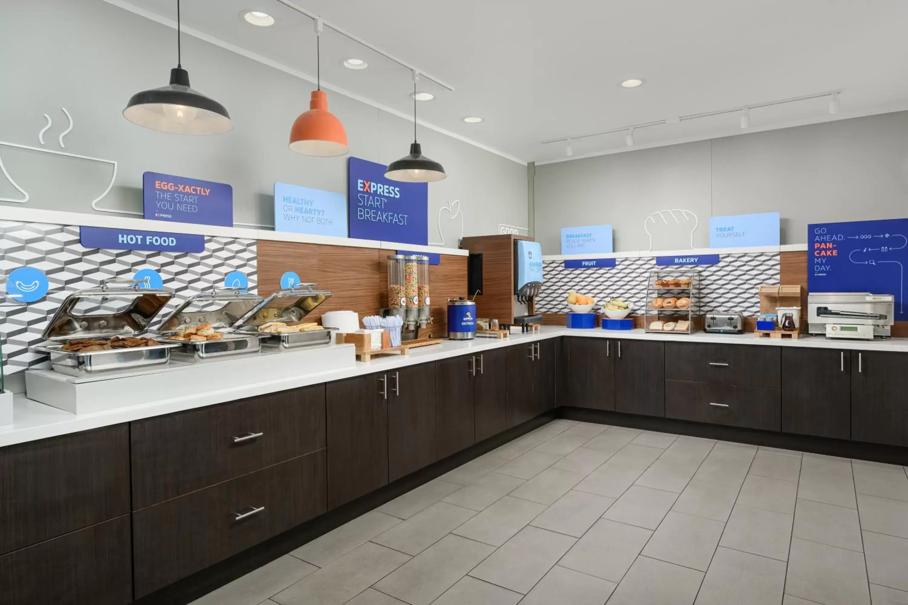 Restaurant/places to eat, Kitchen/Kitchenette in Holiday Inn Express - Tullahoma, an IHG Hotel