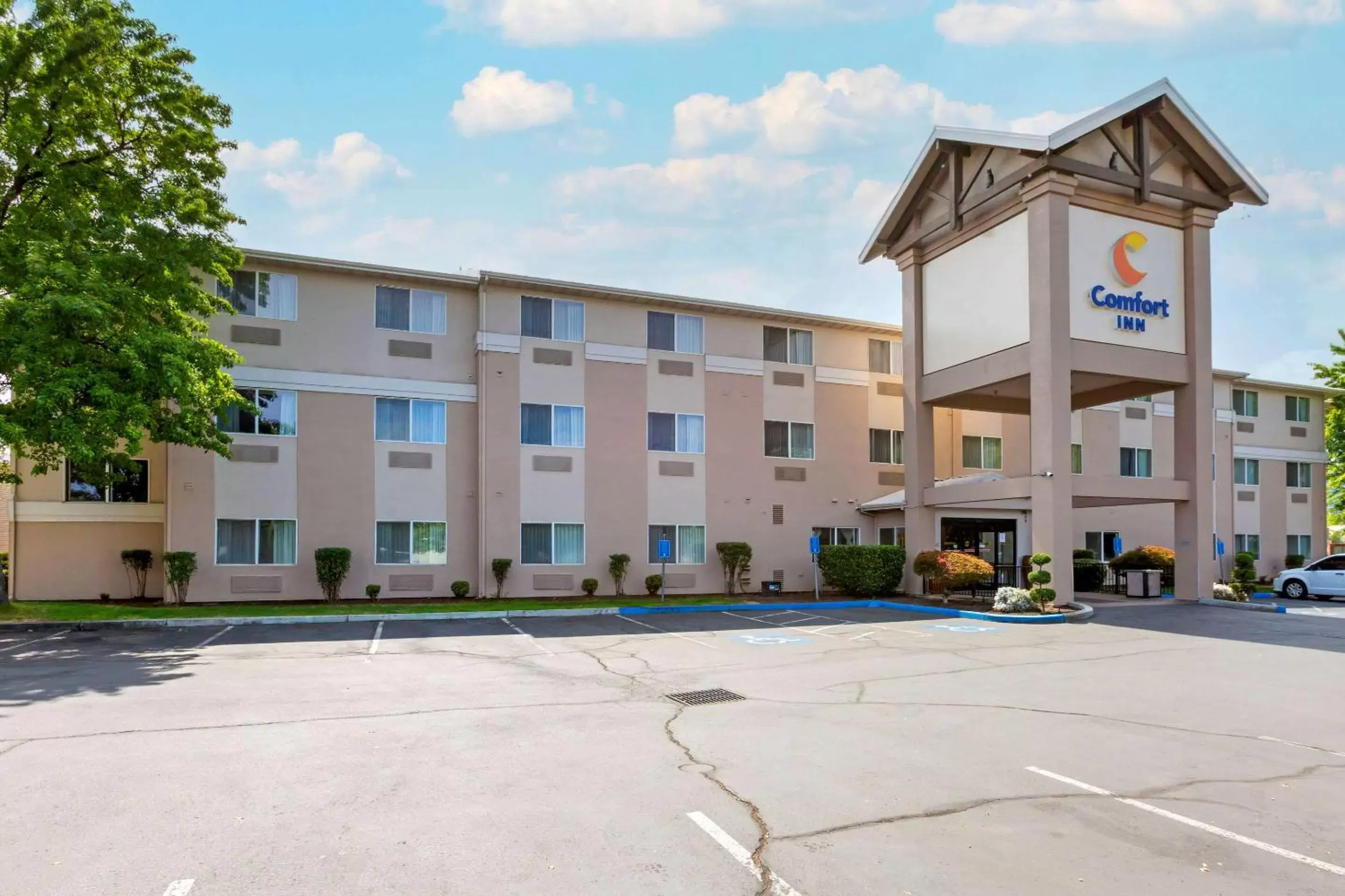 Property building in Comfort Inn Medford South Property building in Comfort Inn Medford South