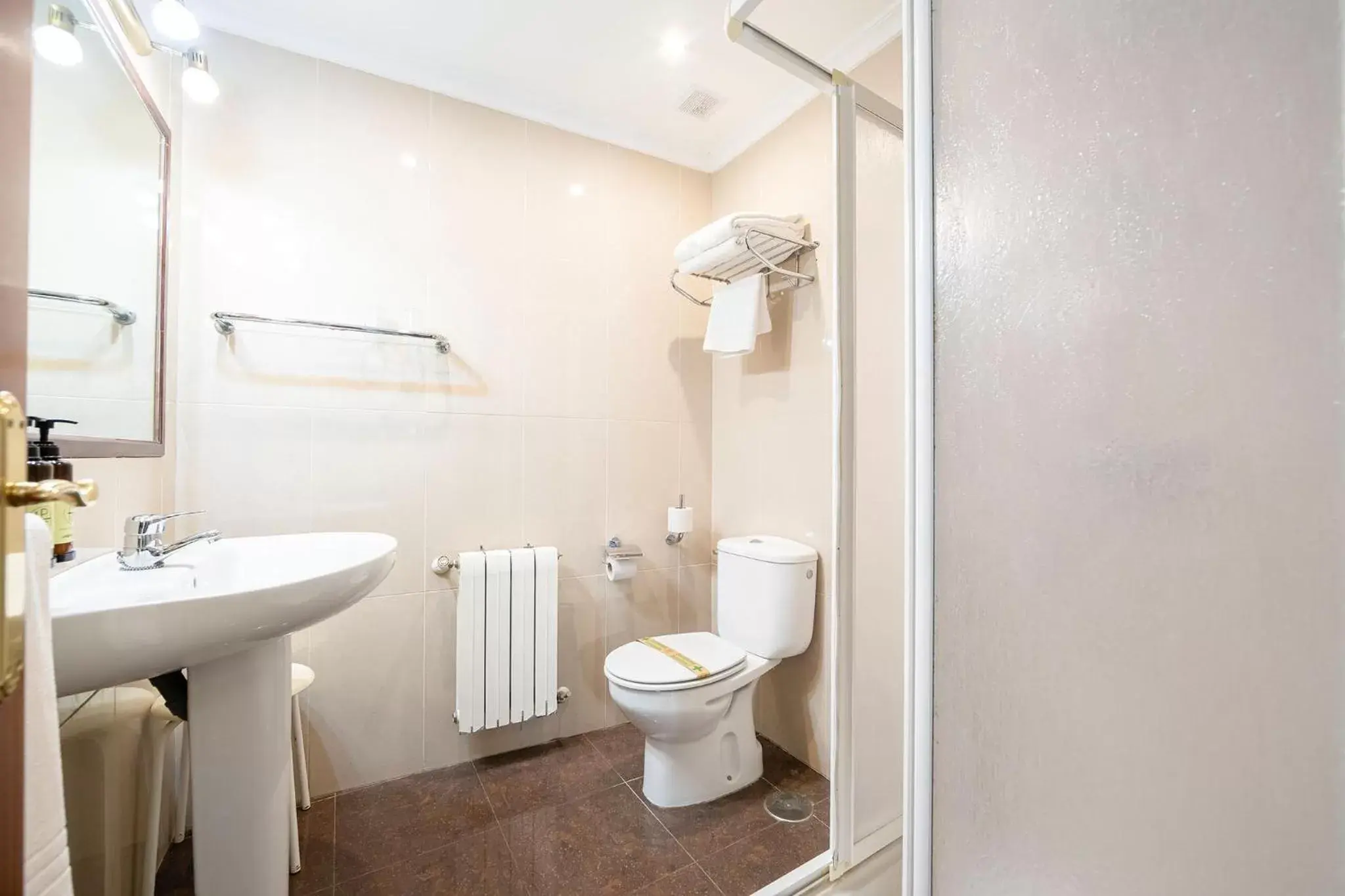 Bathroom in Hotel Puerto de Candás