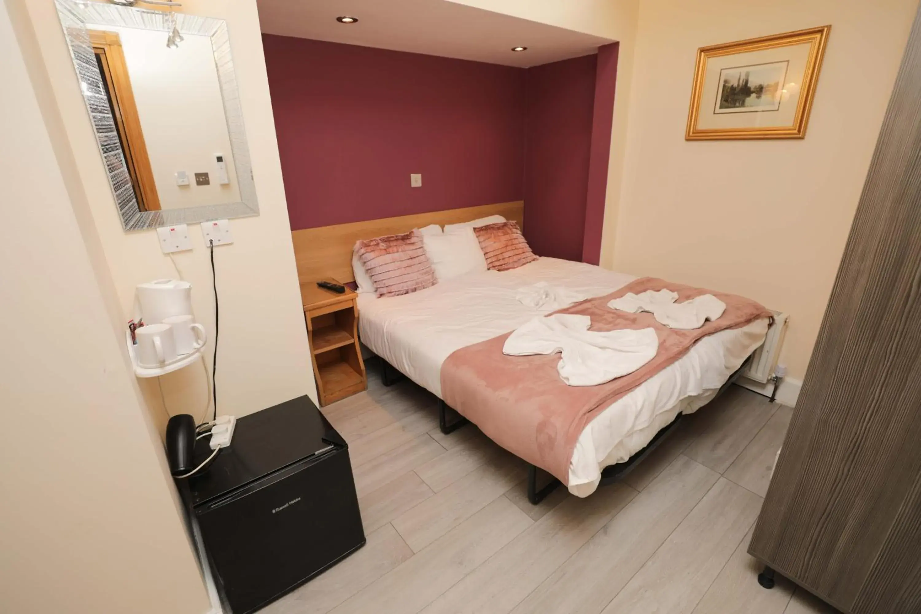 Bed in Holland Inn Hotel