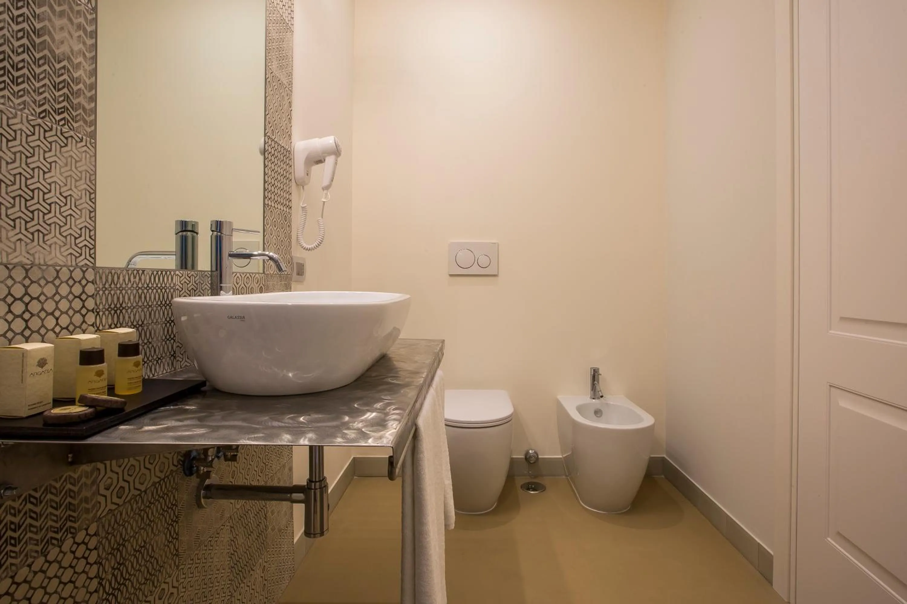 Bathroom in Trevi Contemporary Suite