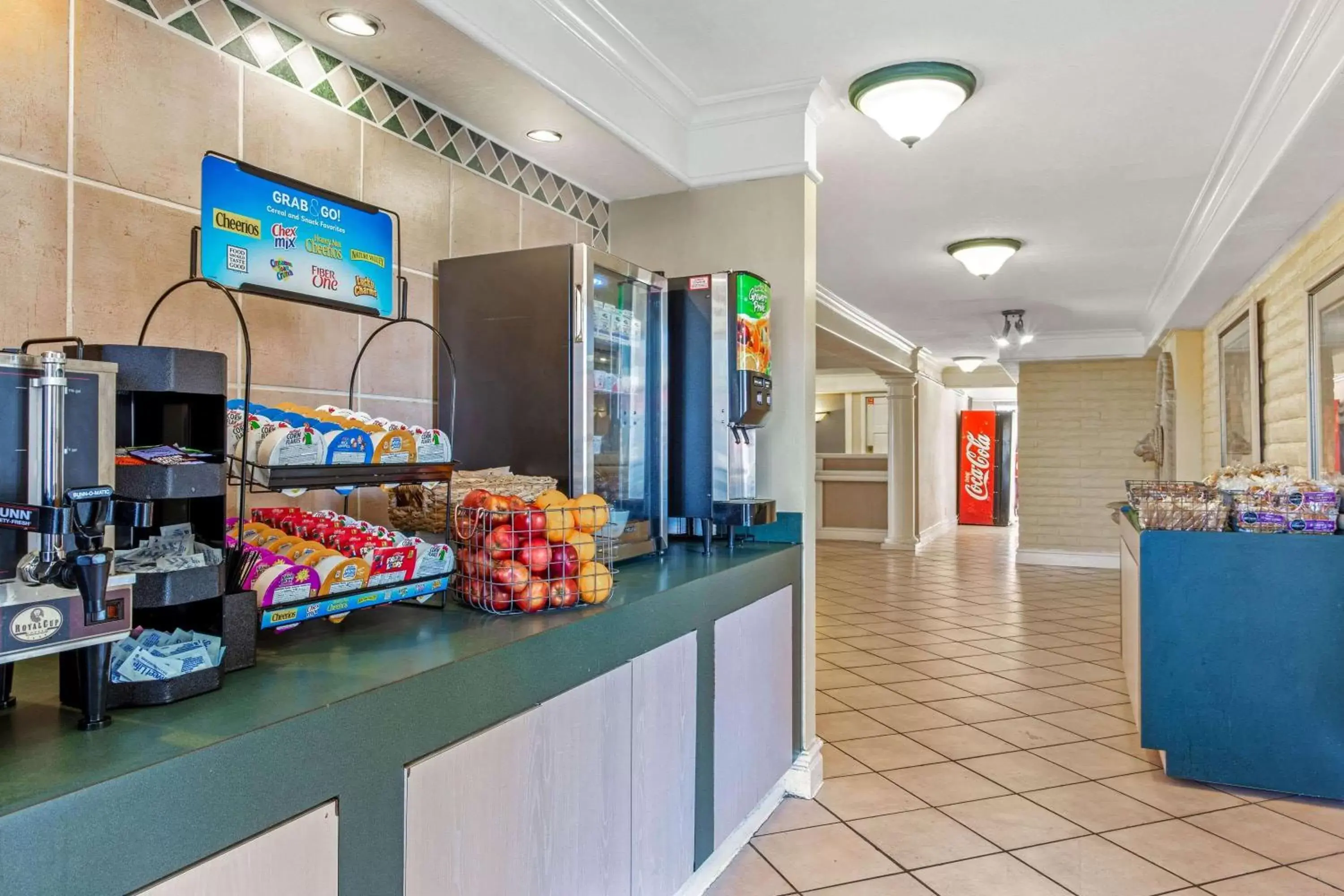 Restaurant/places to eat in La Quinta Inn by Wyndham Tampa Bay Pinellas Park Clearwater