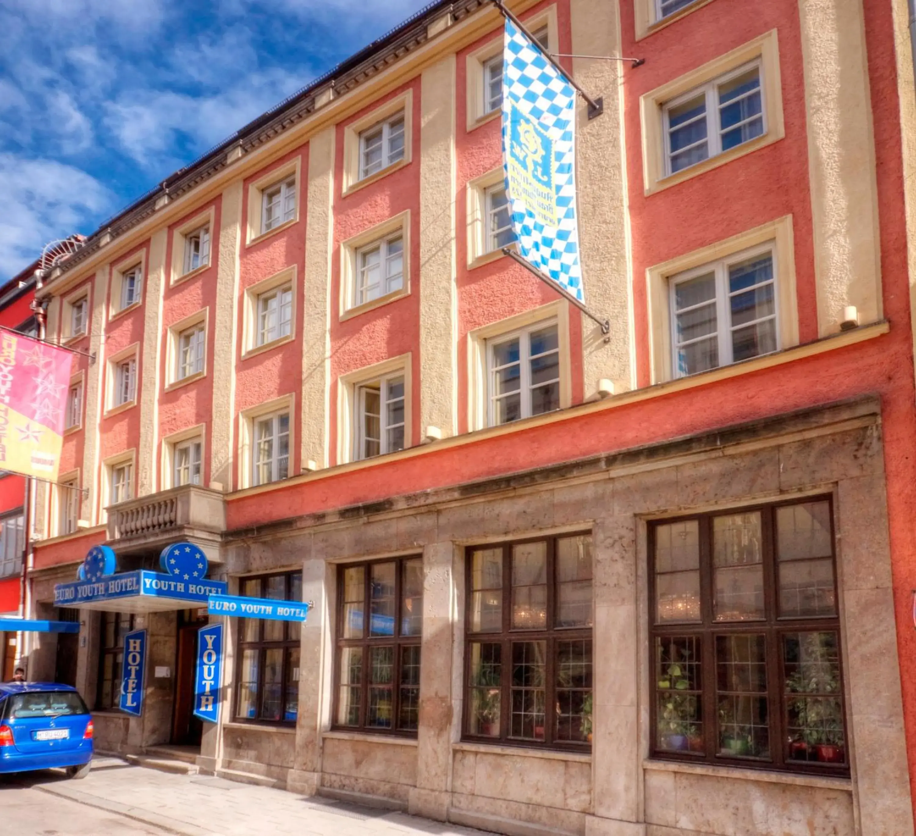 Facade/entrance, Property Building in Euro Youth Hotel Munich