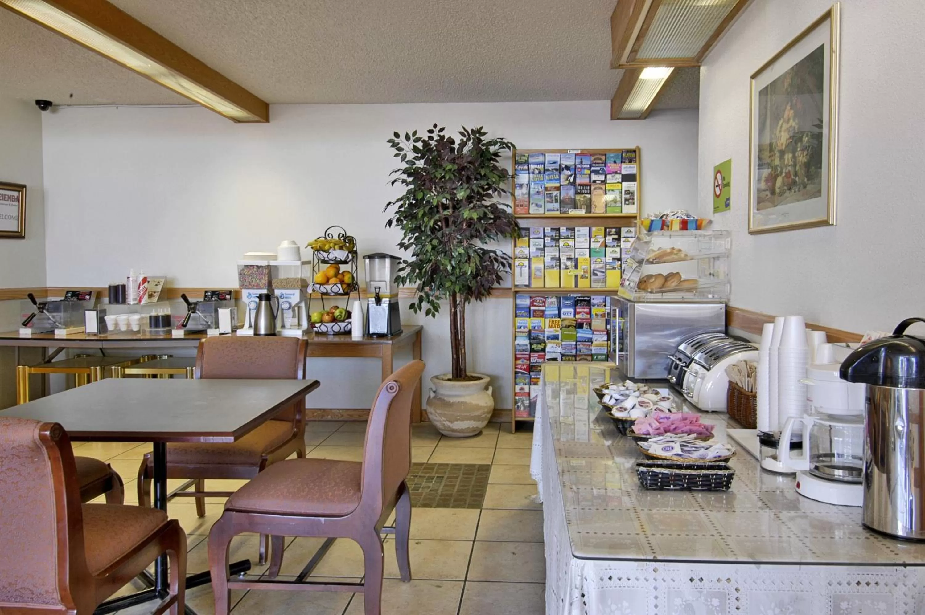 Restaurant/places to eat in Days Inn by Wyndham Mt. Vernon