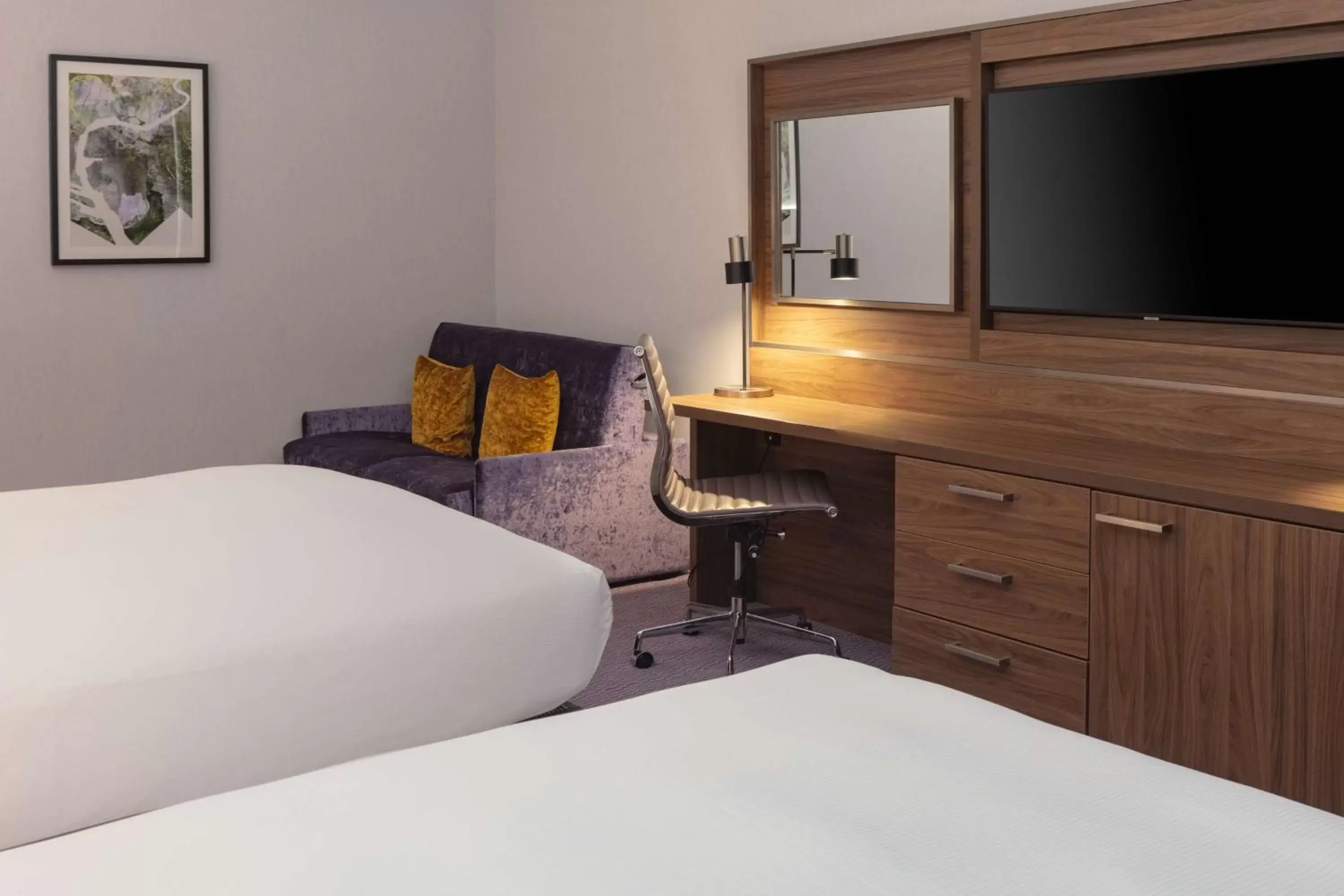 Bed in DoubleTree by Hilton Edinburgh Airport