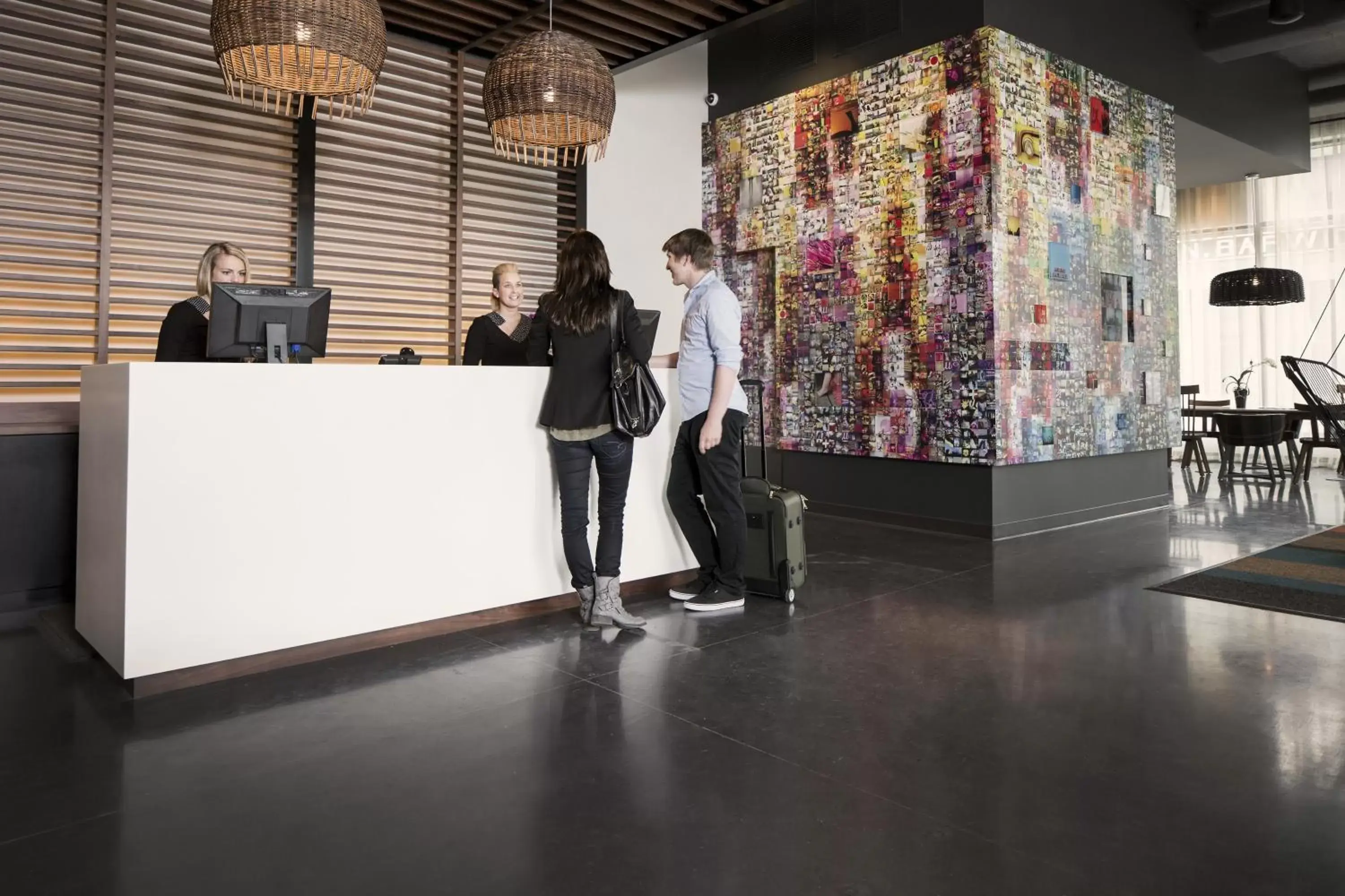 Lobby or reception in Hôtel Alt Montréal