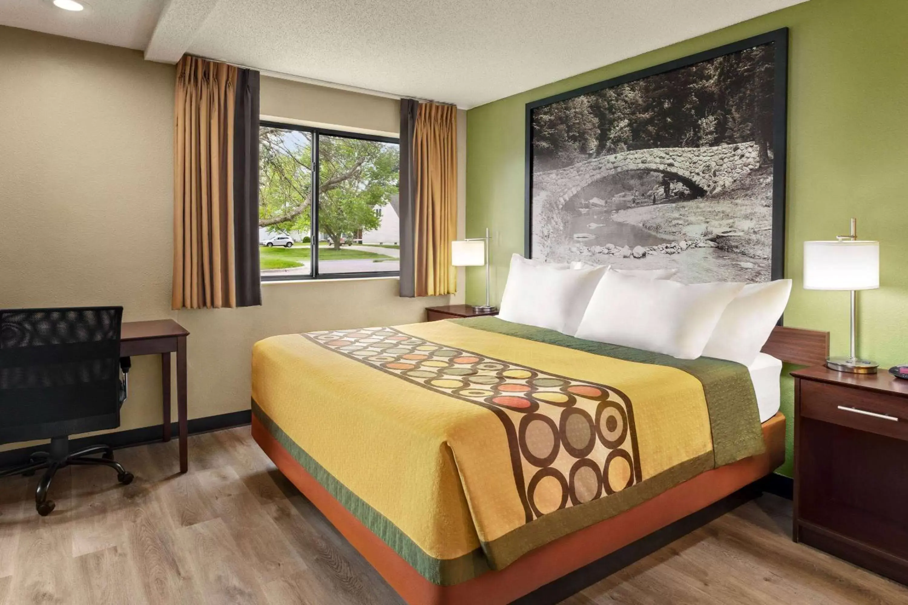 Photo of the whole room, Bed in Super 8 by Wyndham Ankeny/Des Moines Area