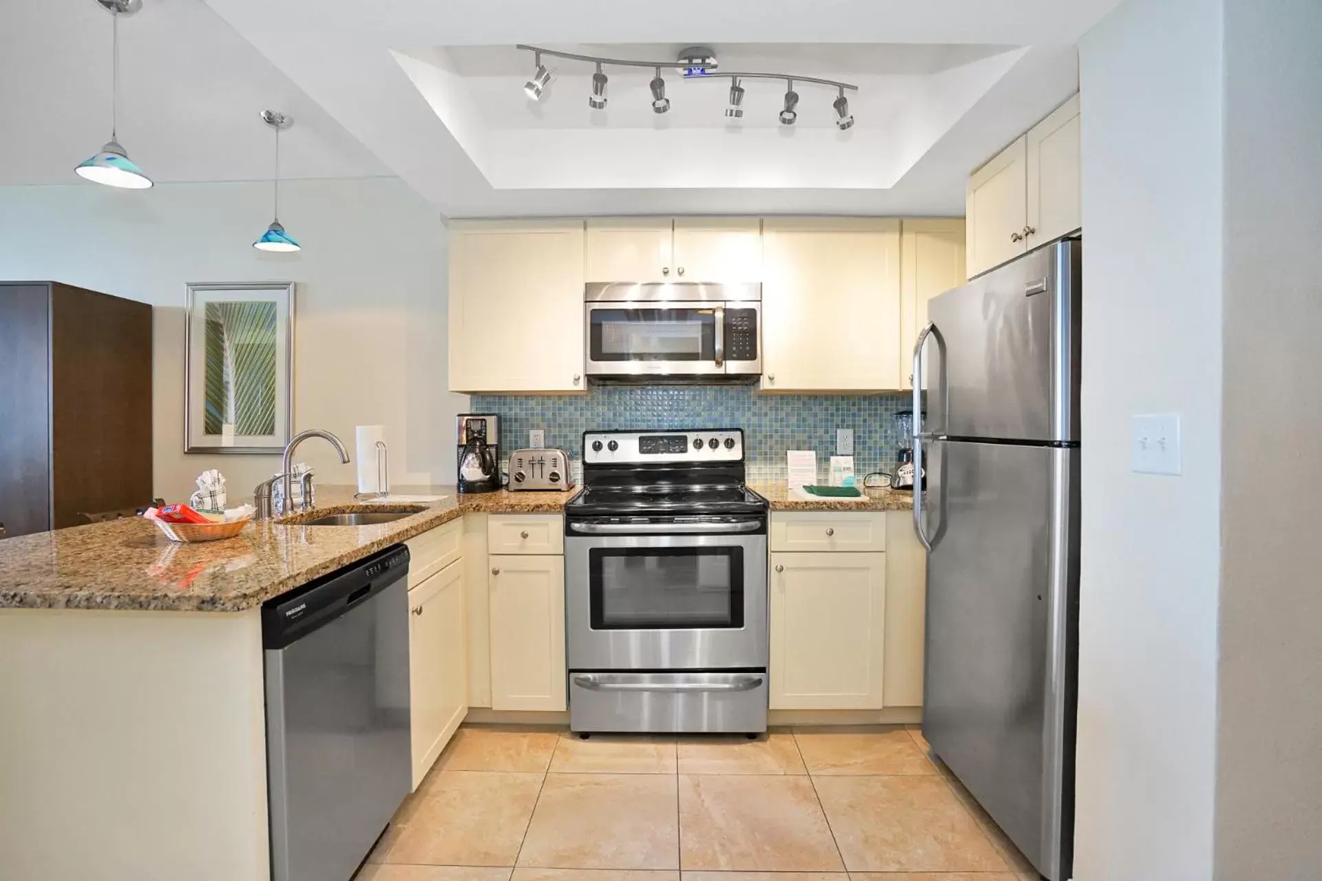 Kitchen or kitchenette, Kitchen/Kitchenette in Hollywood Beach Tower by Capital Vacations
