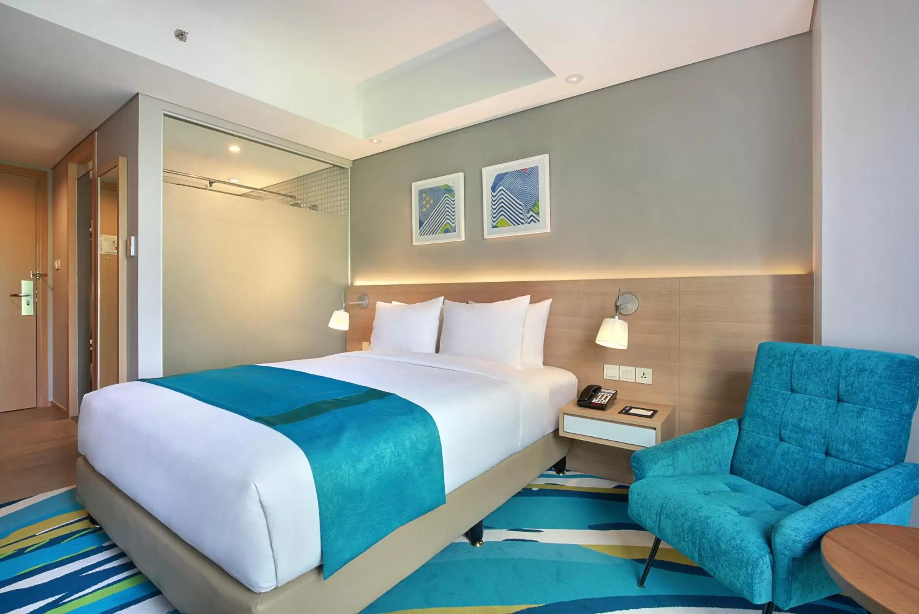 Bed in Holiday Inn Express Jakarta Wahid Hasyim, an IHG Hotel