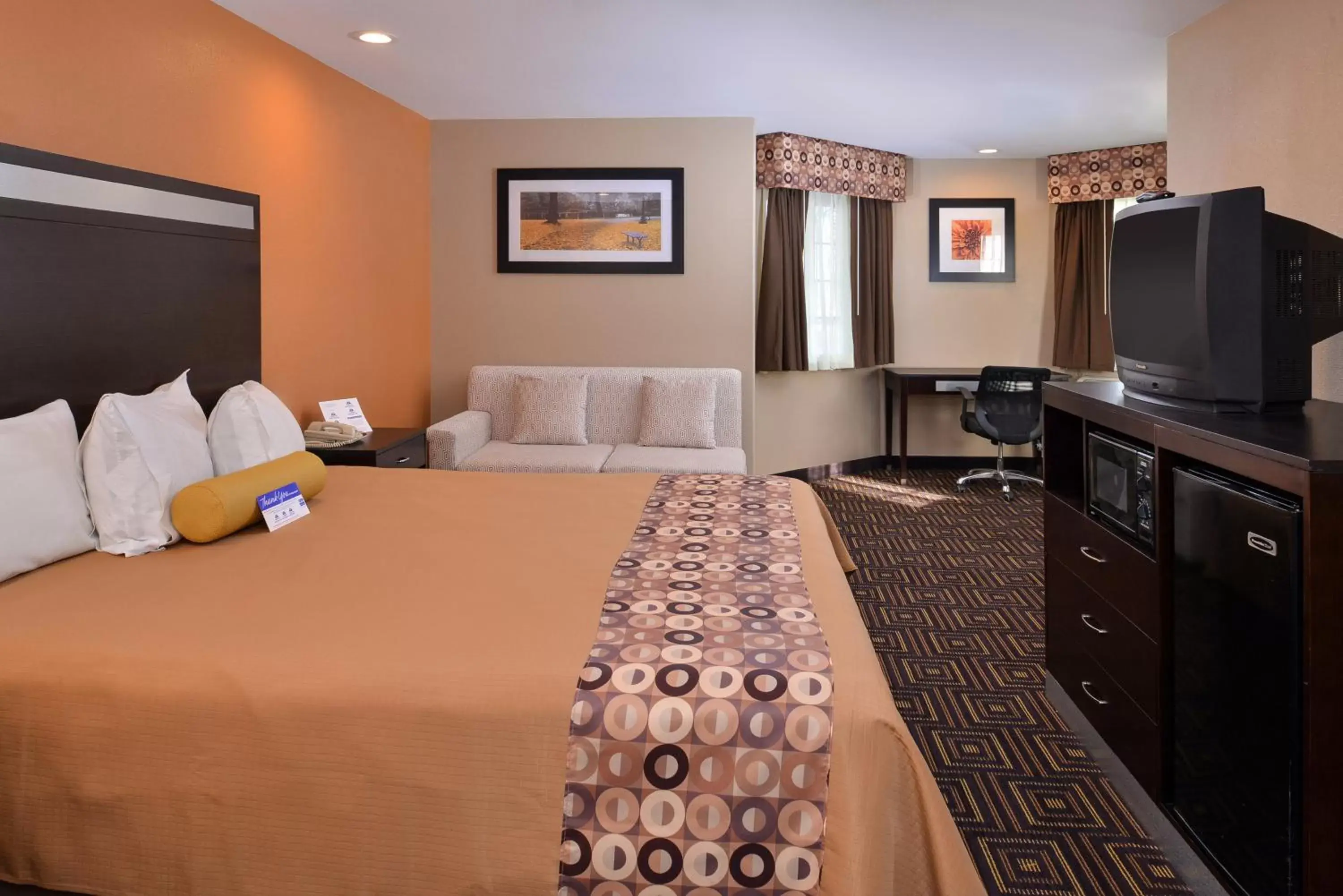 Bedroom, Bed in Americas Best Value Inn & Suites Madera