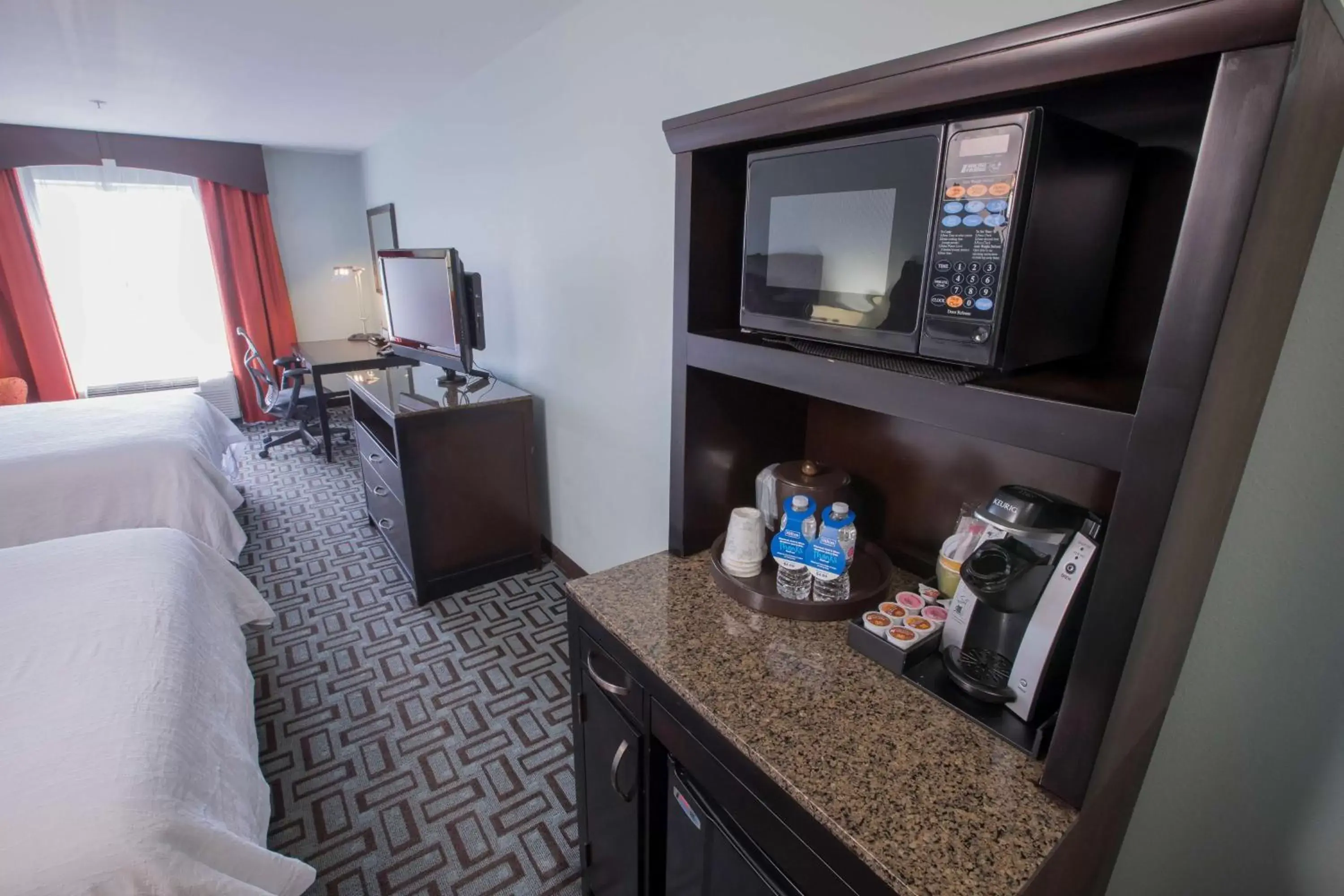 Bedroom, Kitchen/Kitchenette in Hilton Garden Inn Atlanta South-McDonough