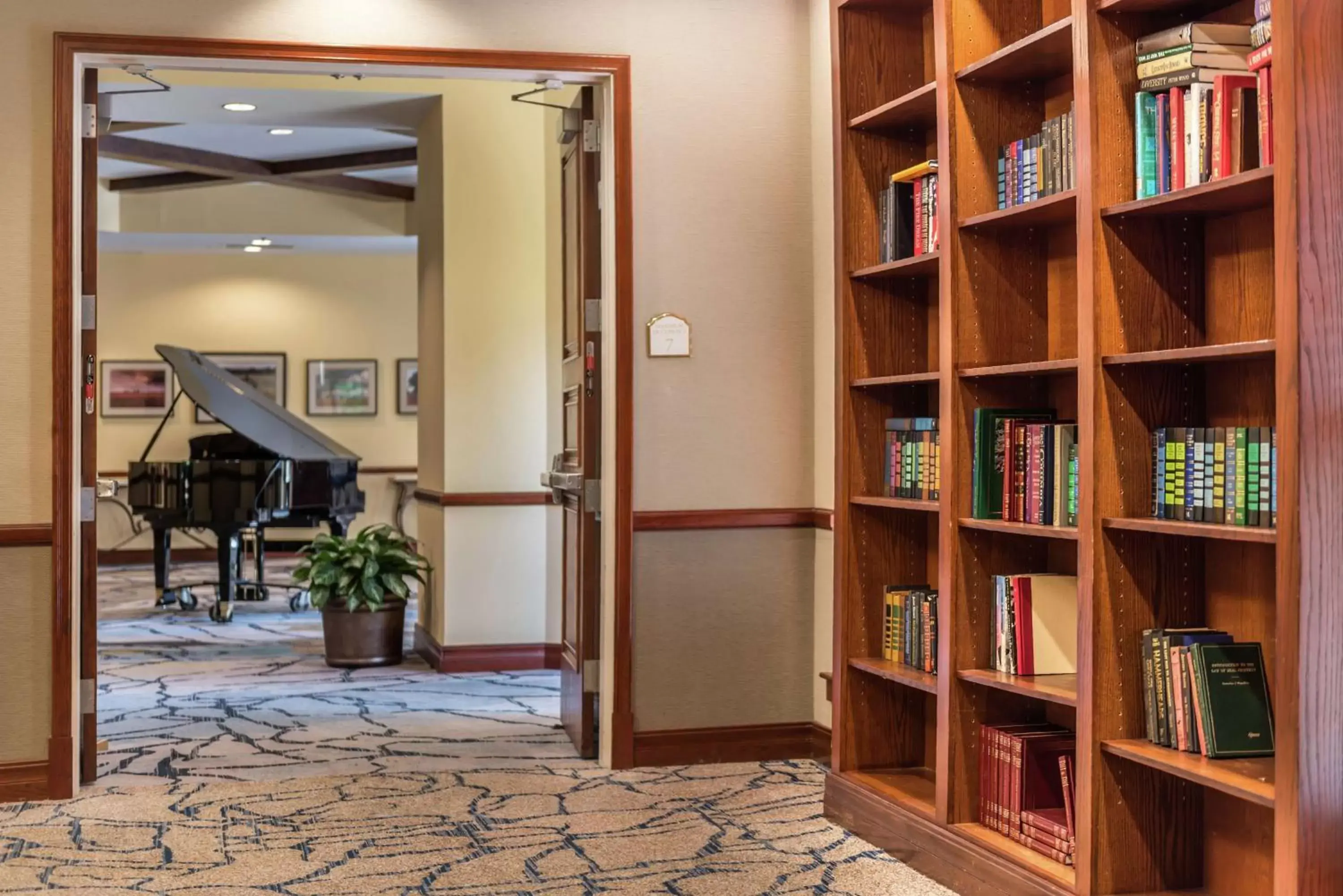 Sports, Library in Hilton San Antonio Hill Country