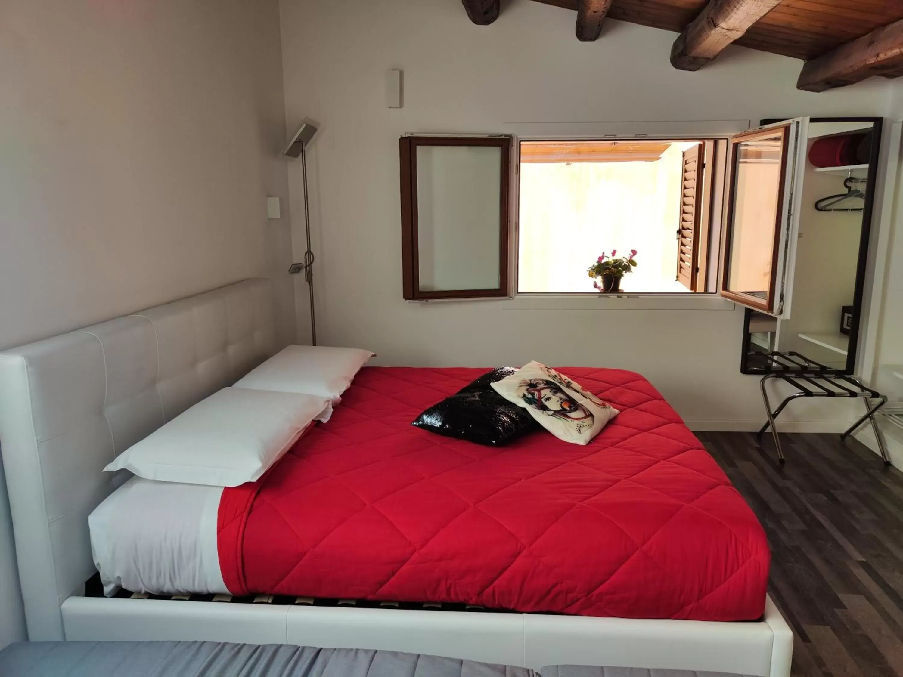 Bedroom, Bed in San Francesco Rooms and Apartment with Terrace in Palermo