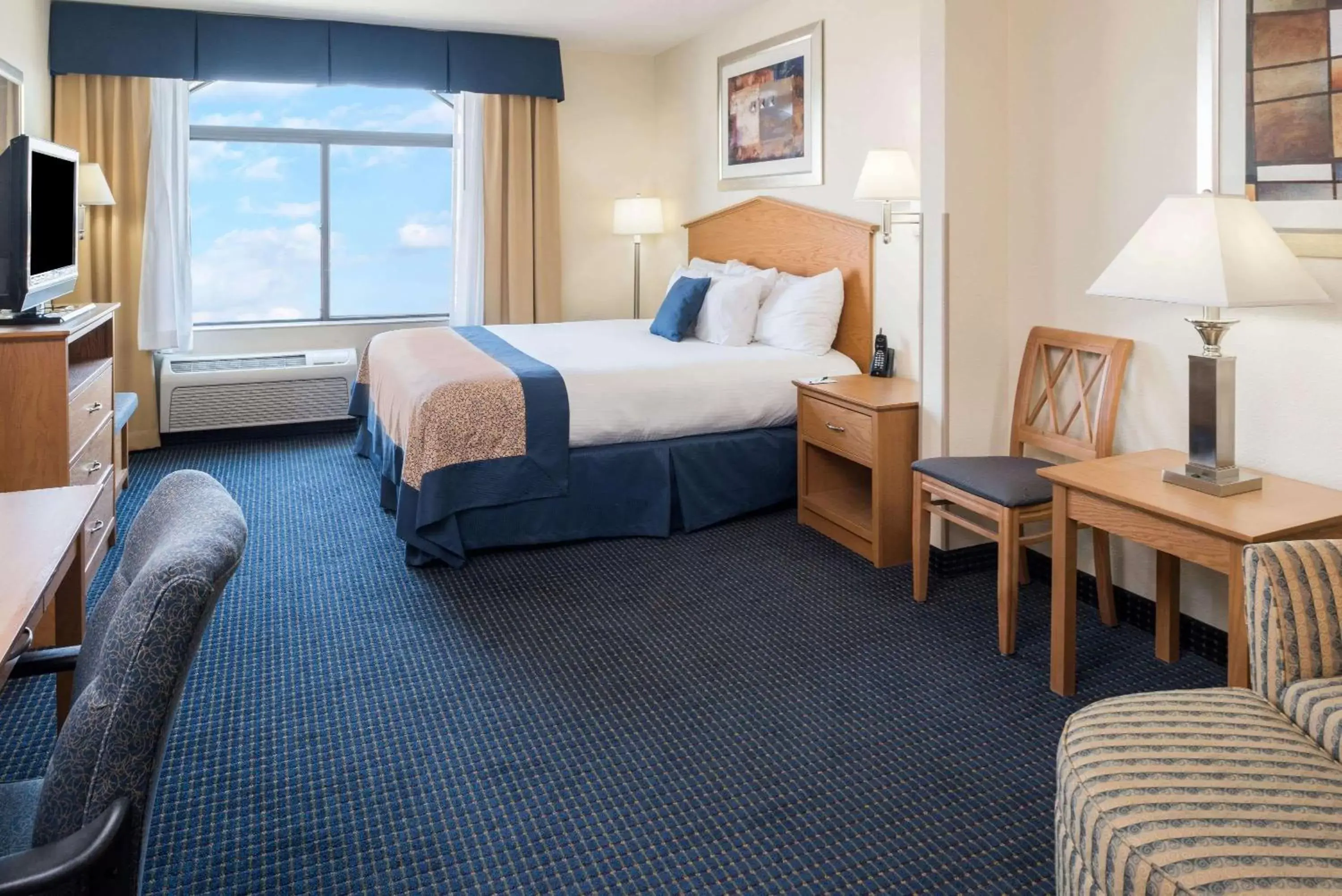 Photo of the whole room, Bed in Wingate by Wyndham Spokane Airport