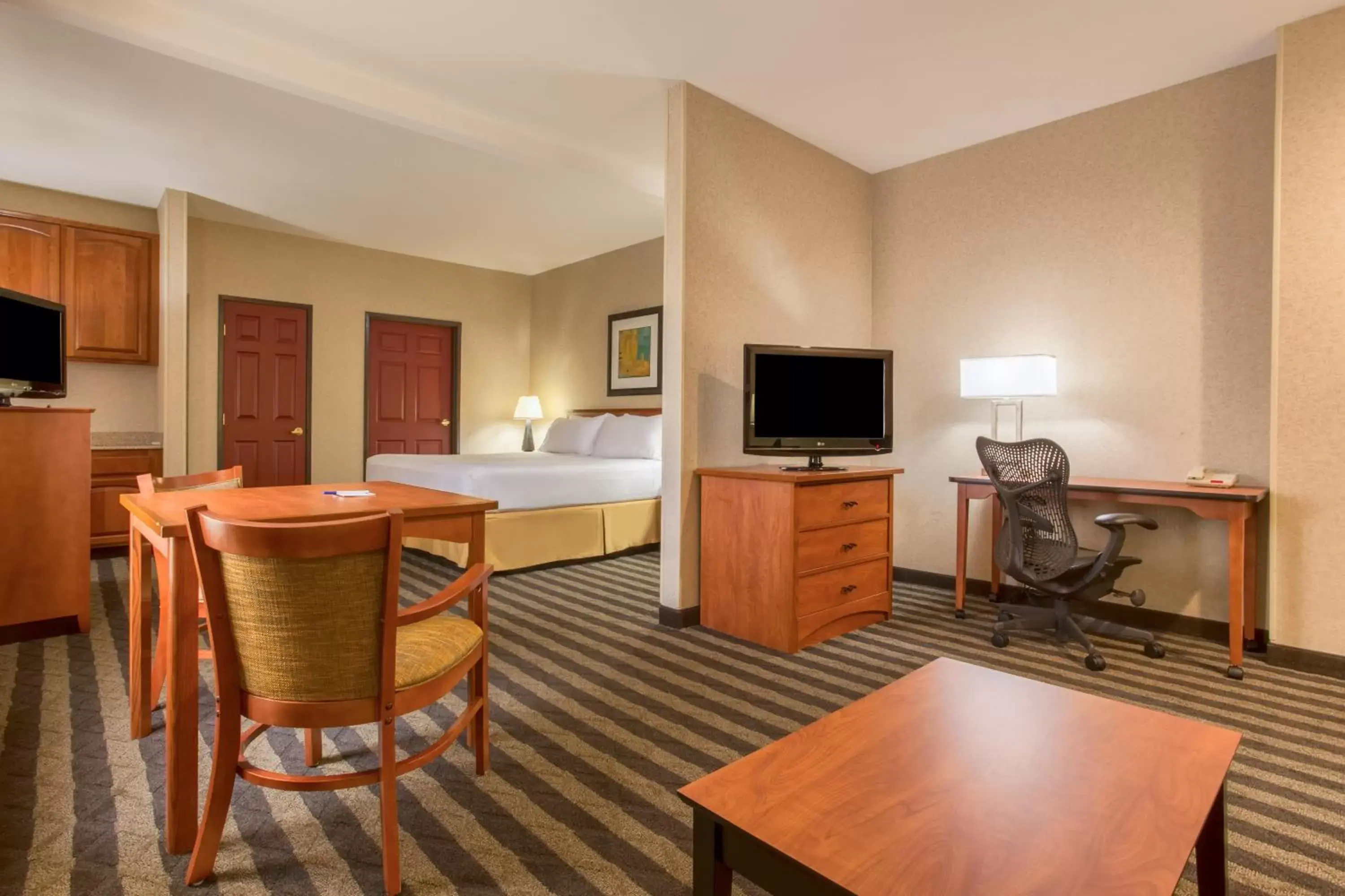 Bedroom, Dining Area in Holiday Inn Express Hotel & Suites Manteca, an IHG Hotel