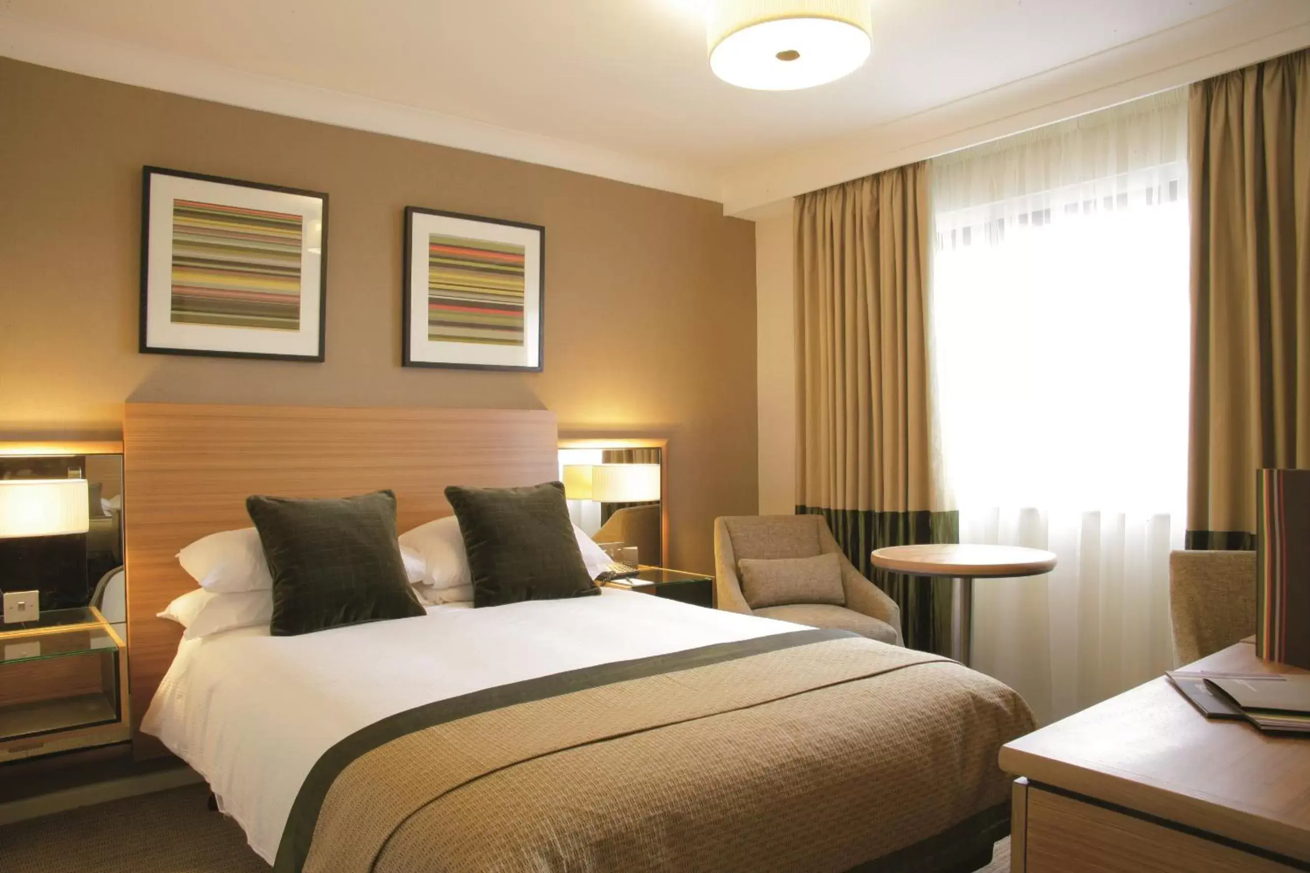 Bedroom, Bed in Holiday Inn Birmingham Bromsgrove, an IHG Hotel