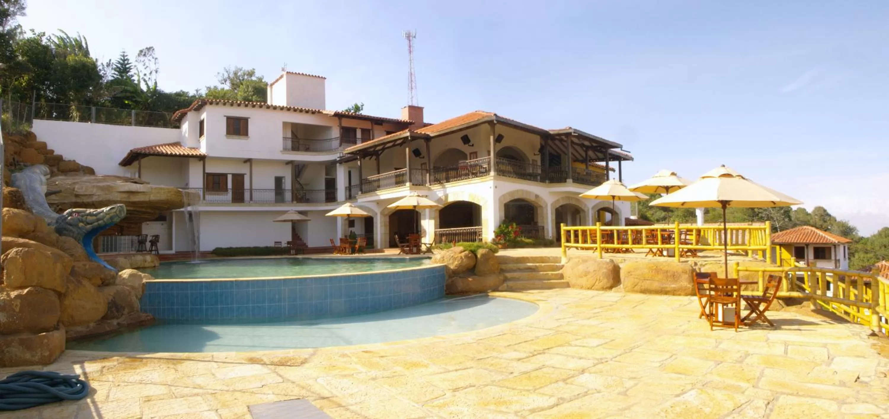 Property building in Hotel Las Rocas Resort Villanueva