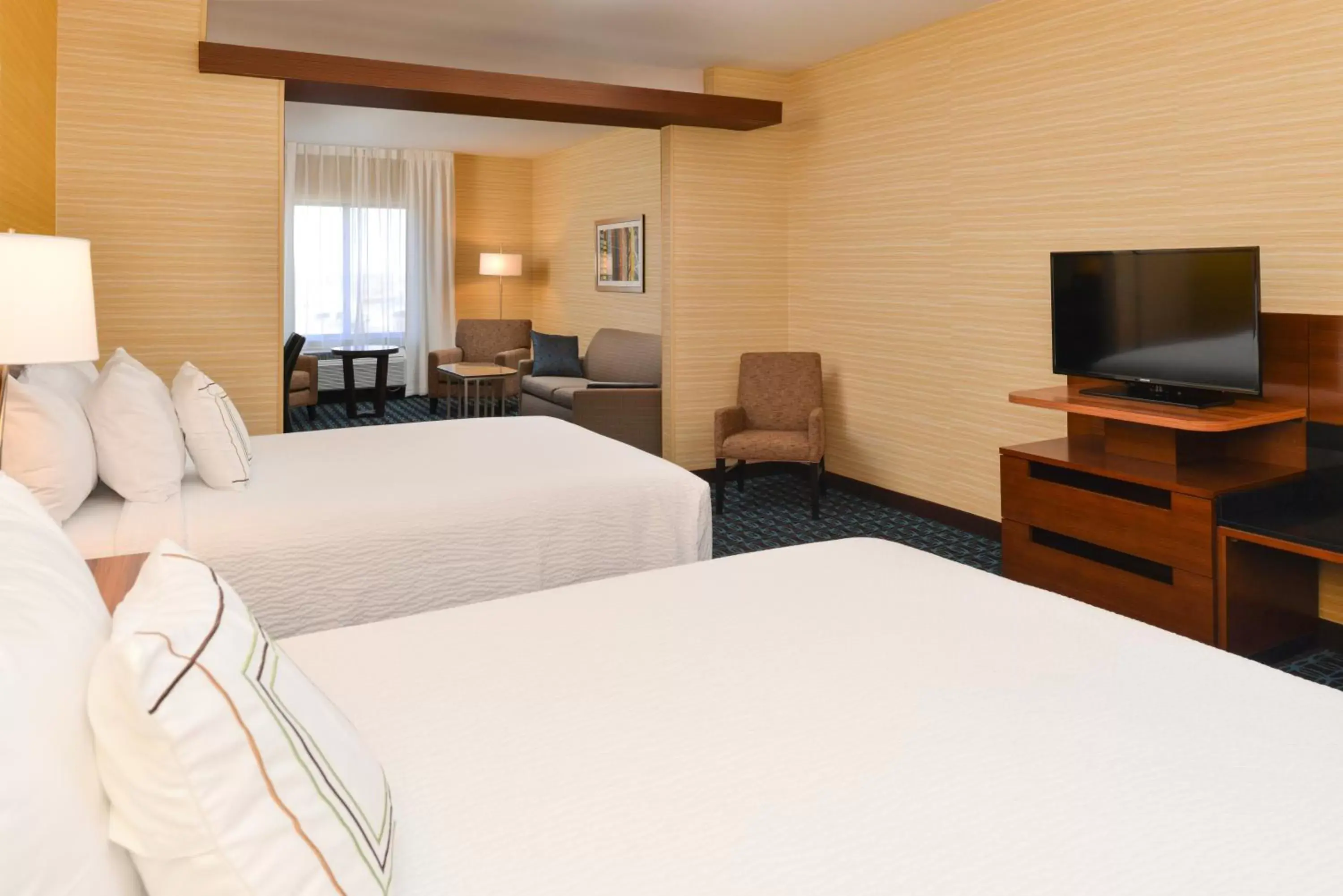 Photo of the whole room, Bed in Fairfield Inn & Suites by Marriott Gallup