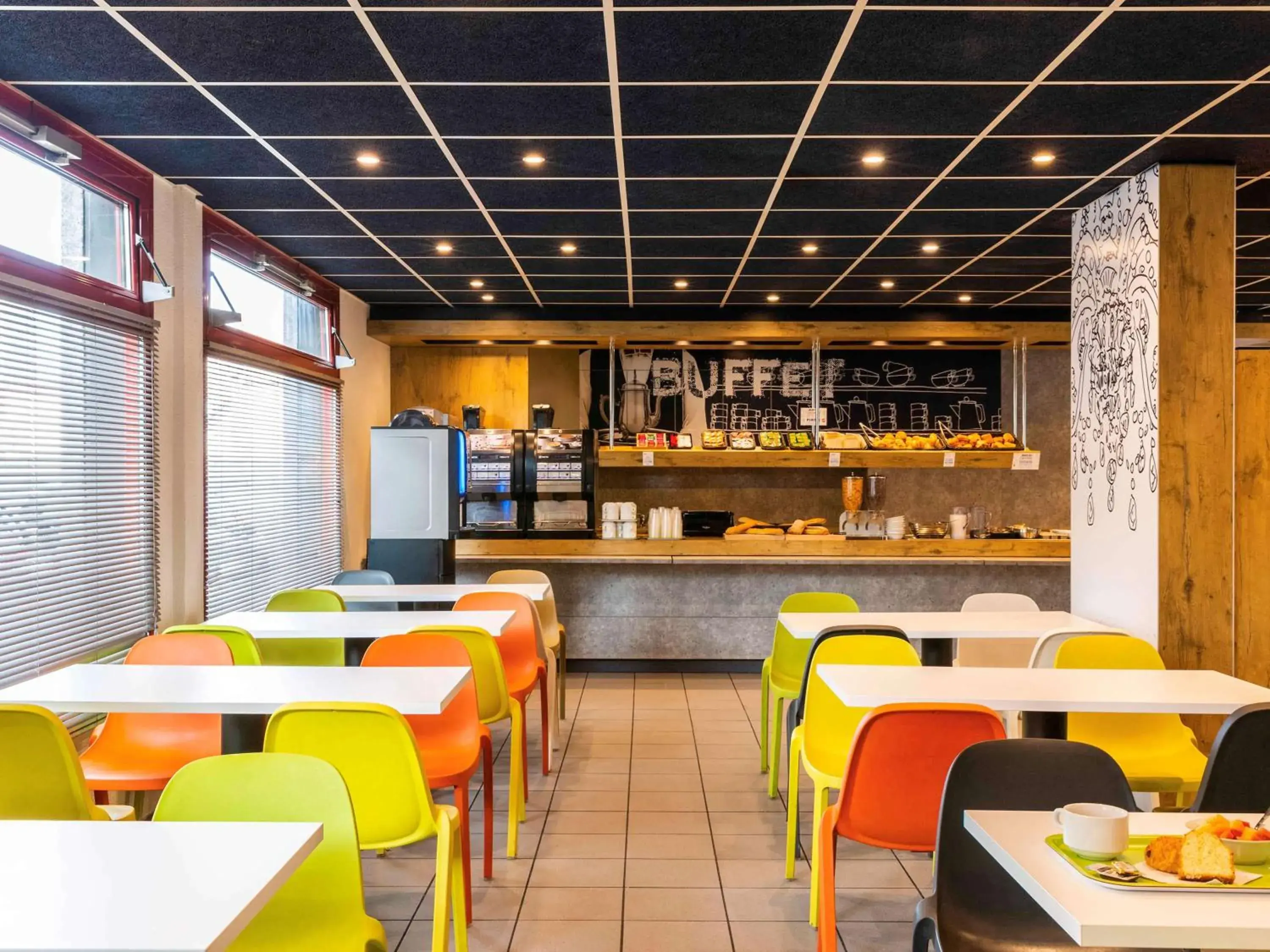 Restaurant/places to eat, Lounge/Bar in ibis budget Paris Porte d Italie Est