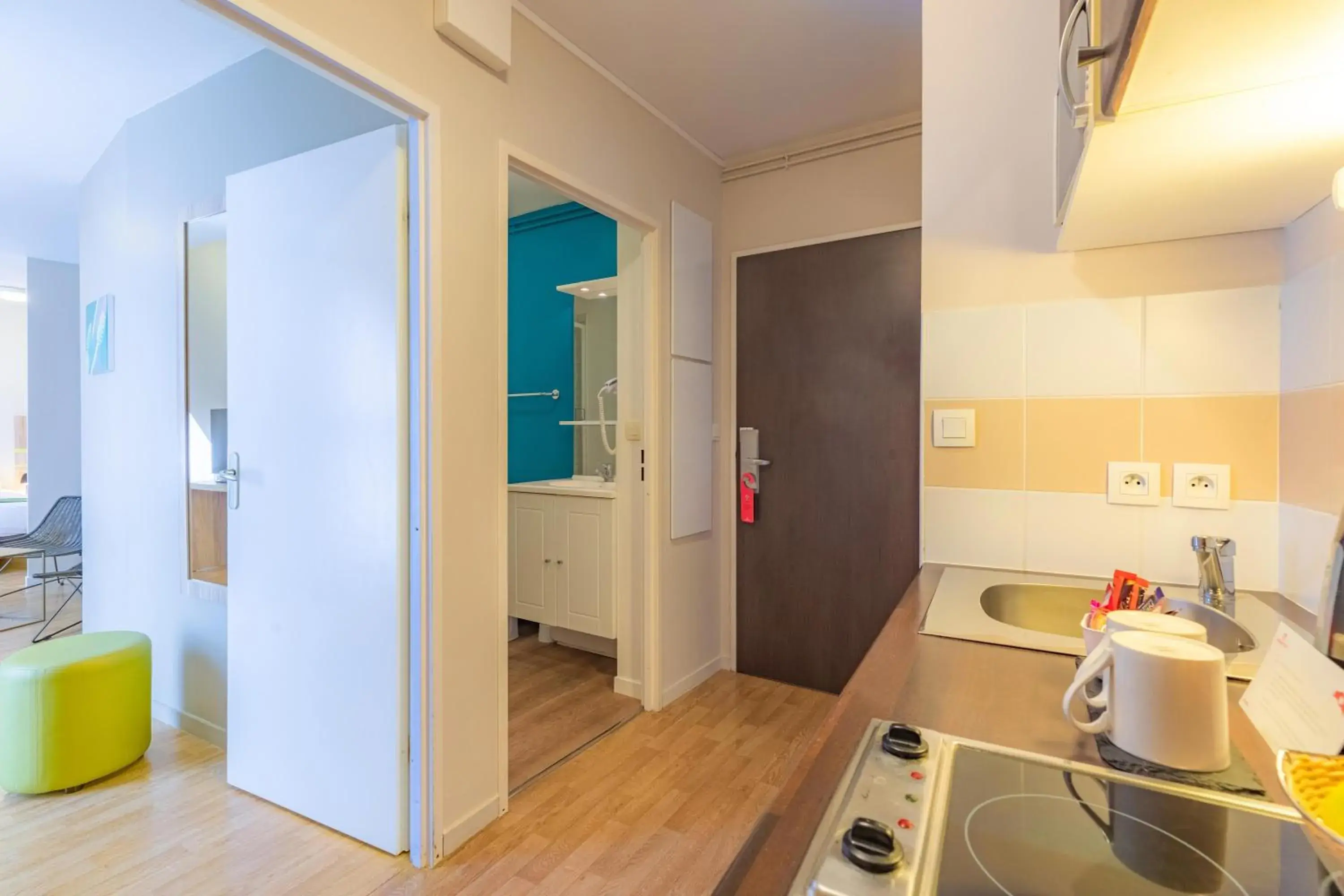 Kitchen or kitchenette, Kitchen/Kitchenette in Park & Suites Elegance Nantes-Carre Bouffay