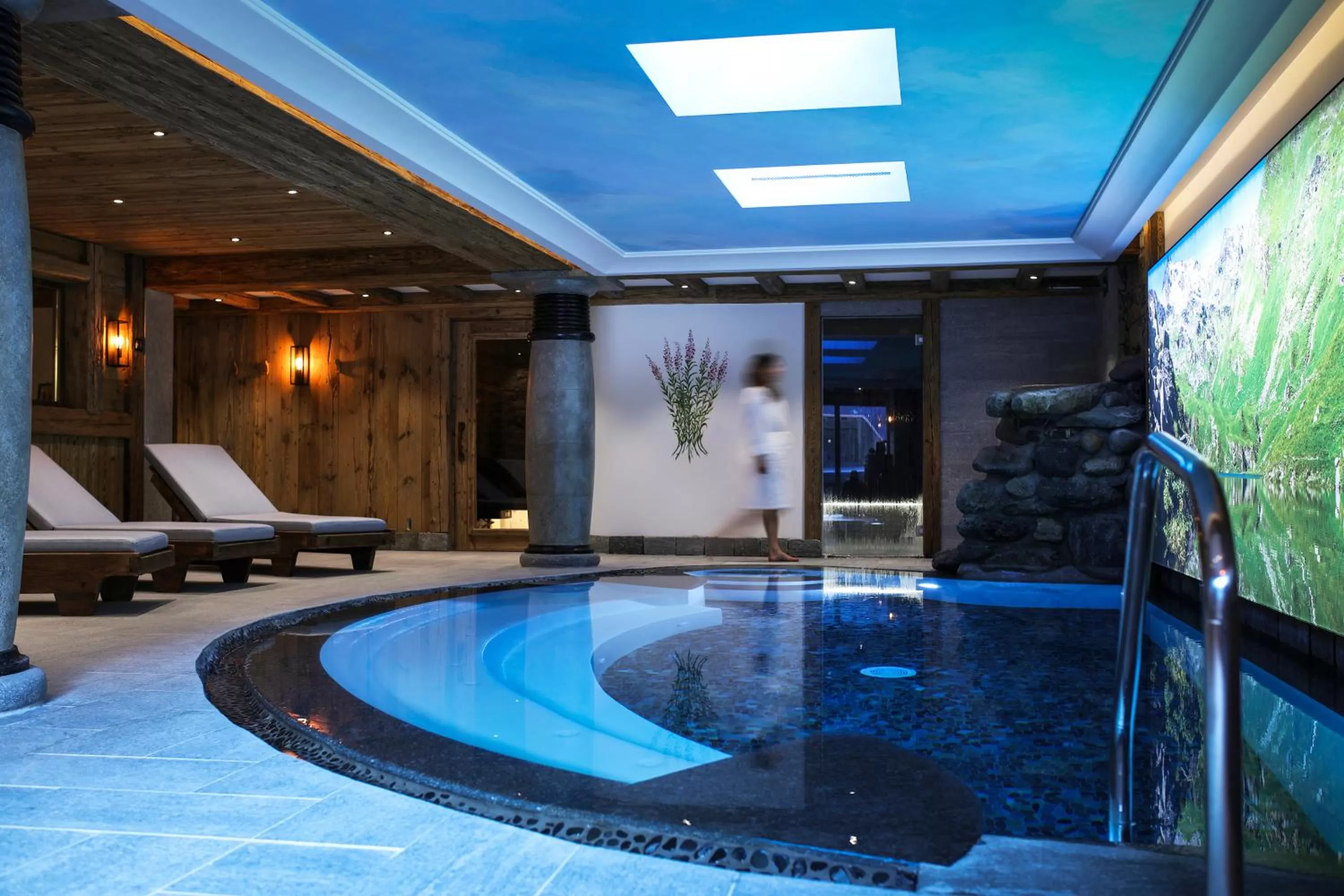 Swimming pool in La Bouitte - Hôtel Relais & Châteaux