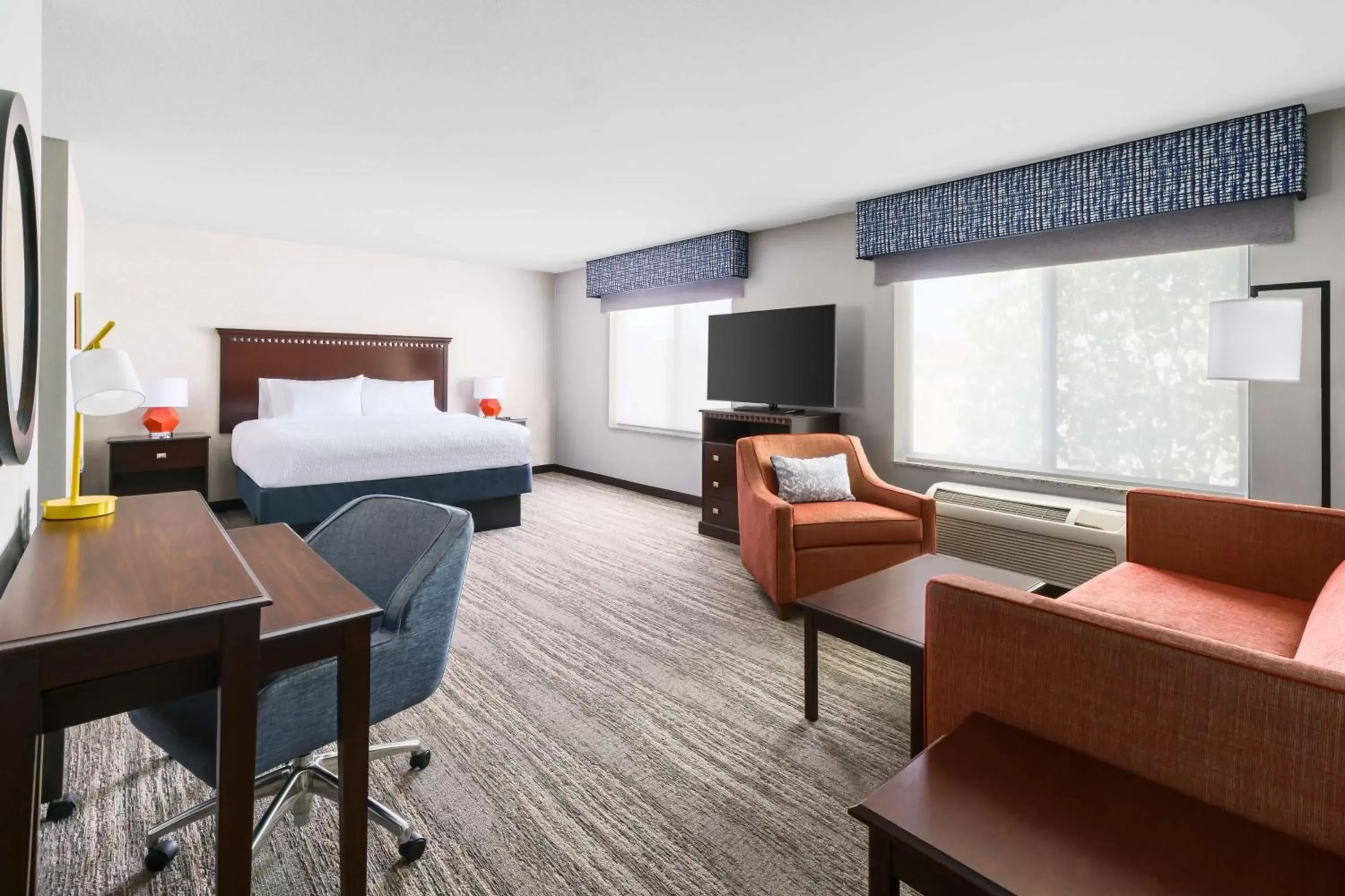 Bedroom, Seating Area in Hampton Inn & Suites Thousand Oaks