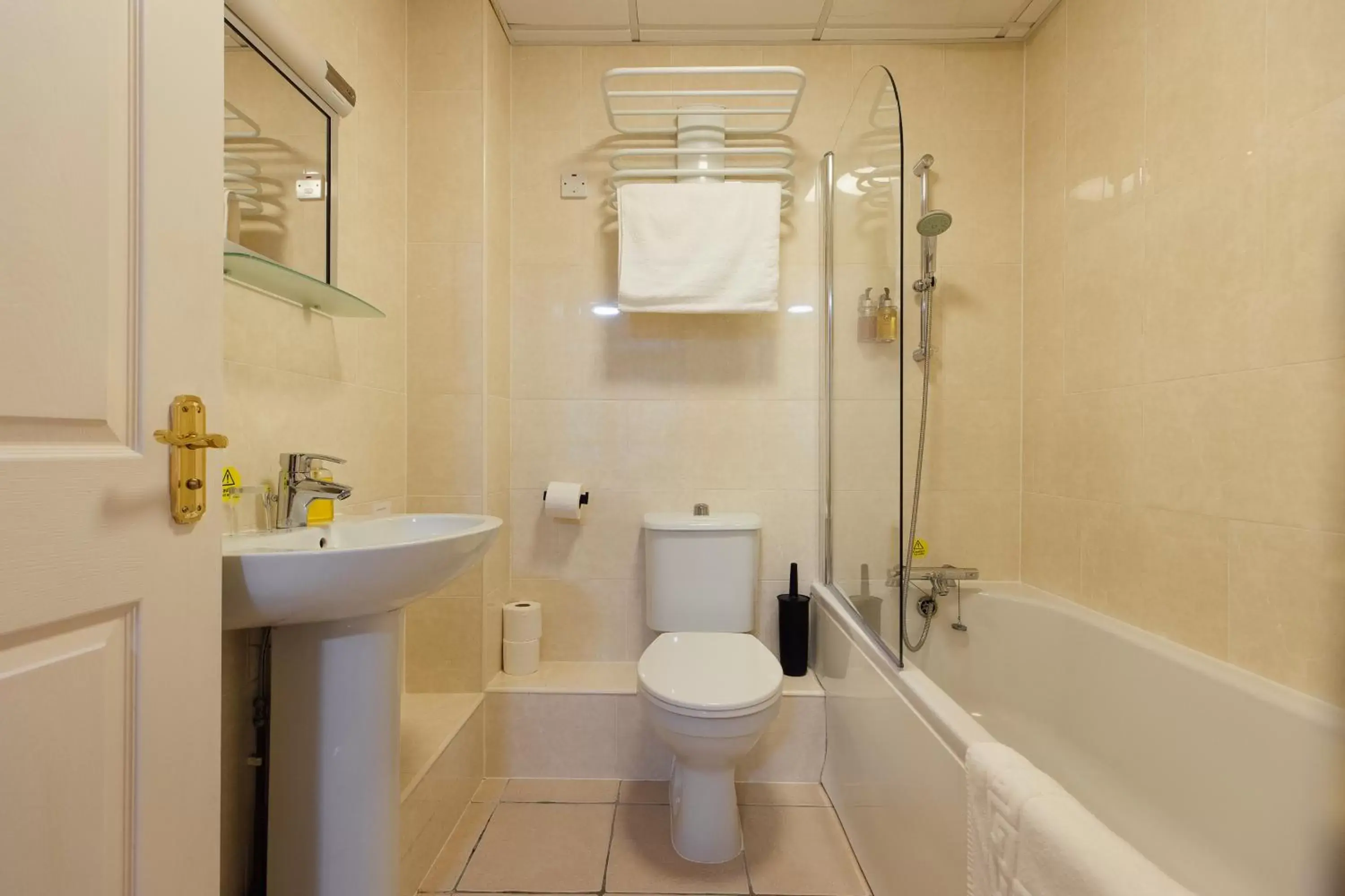 Bathroom in The Imperial Dragon Hotel