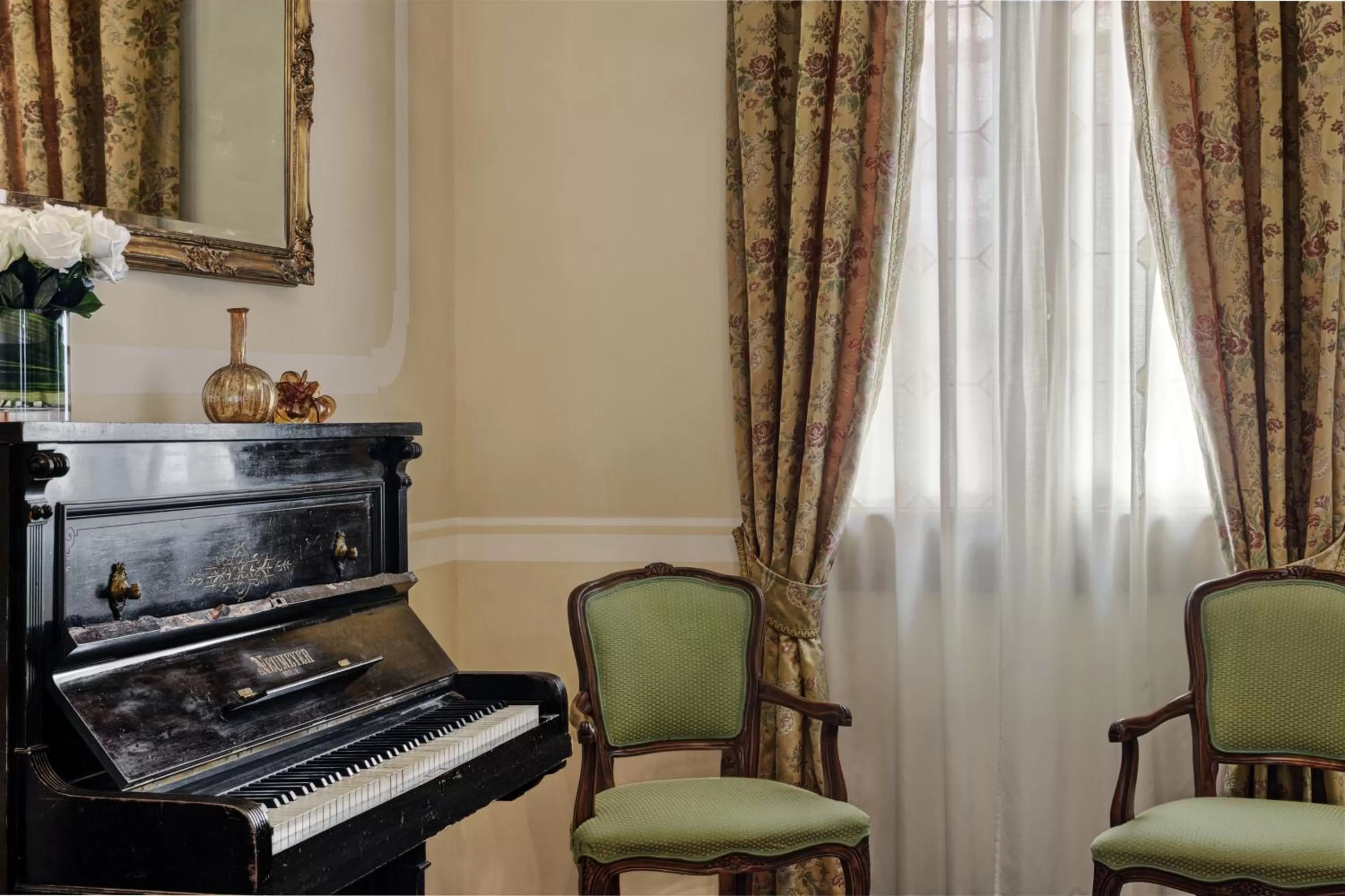 Communal lounge/ TV room in Antica Locanda al Gambero