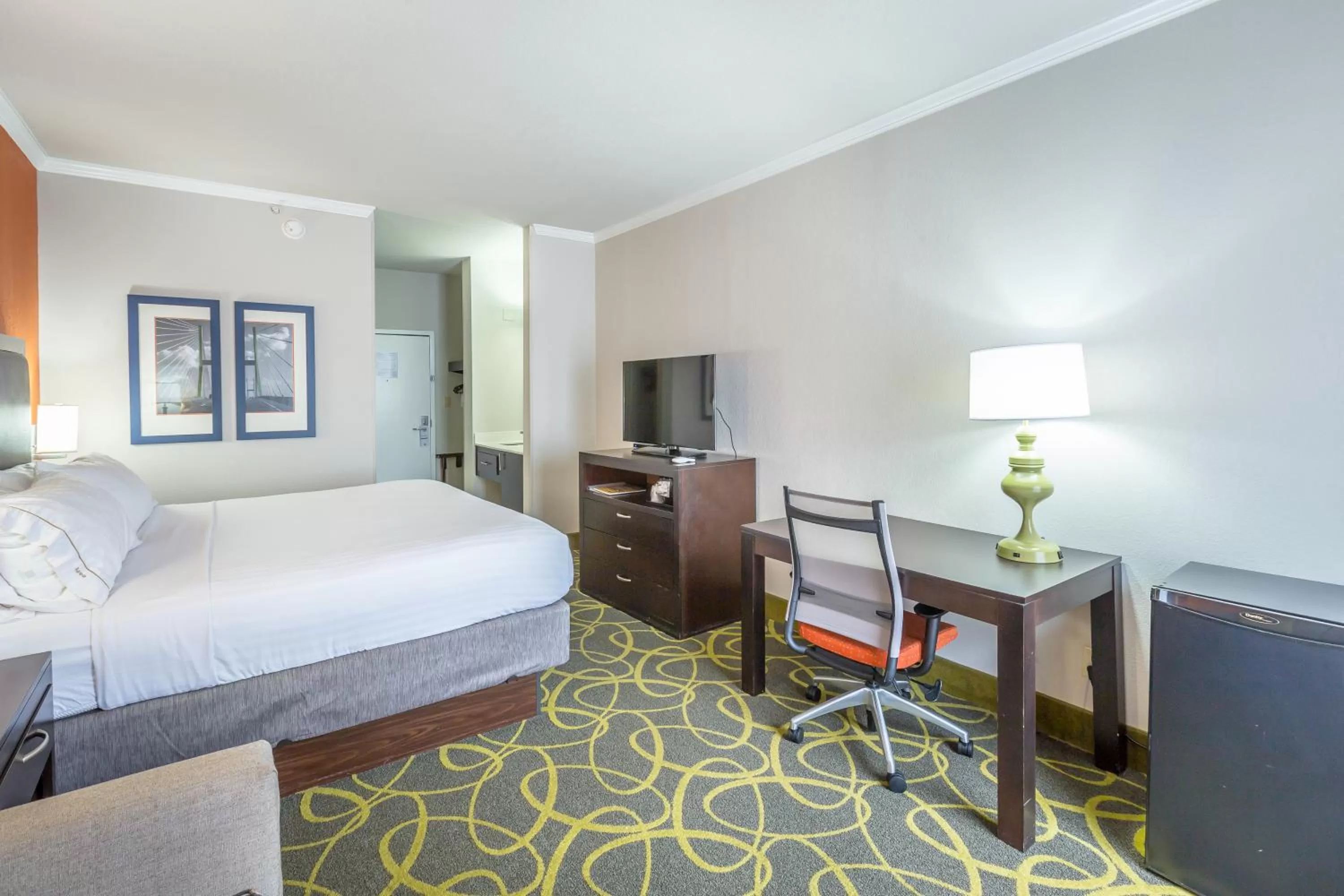 Queen Room in Holiday Inn Express Saint Simons Island, an IHG Hotel