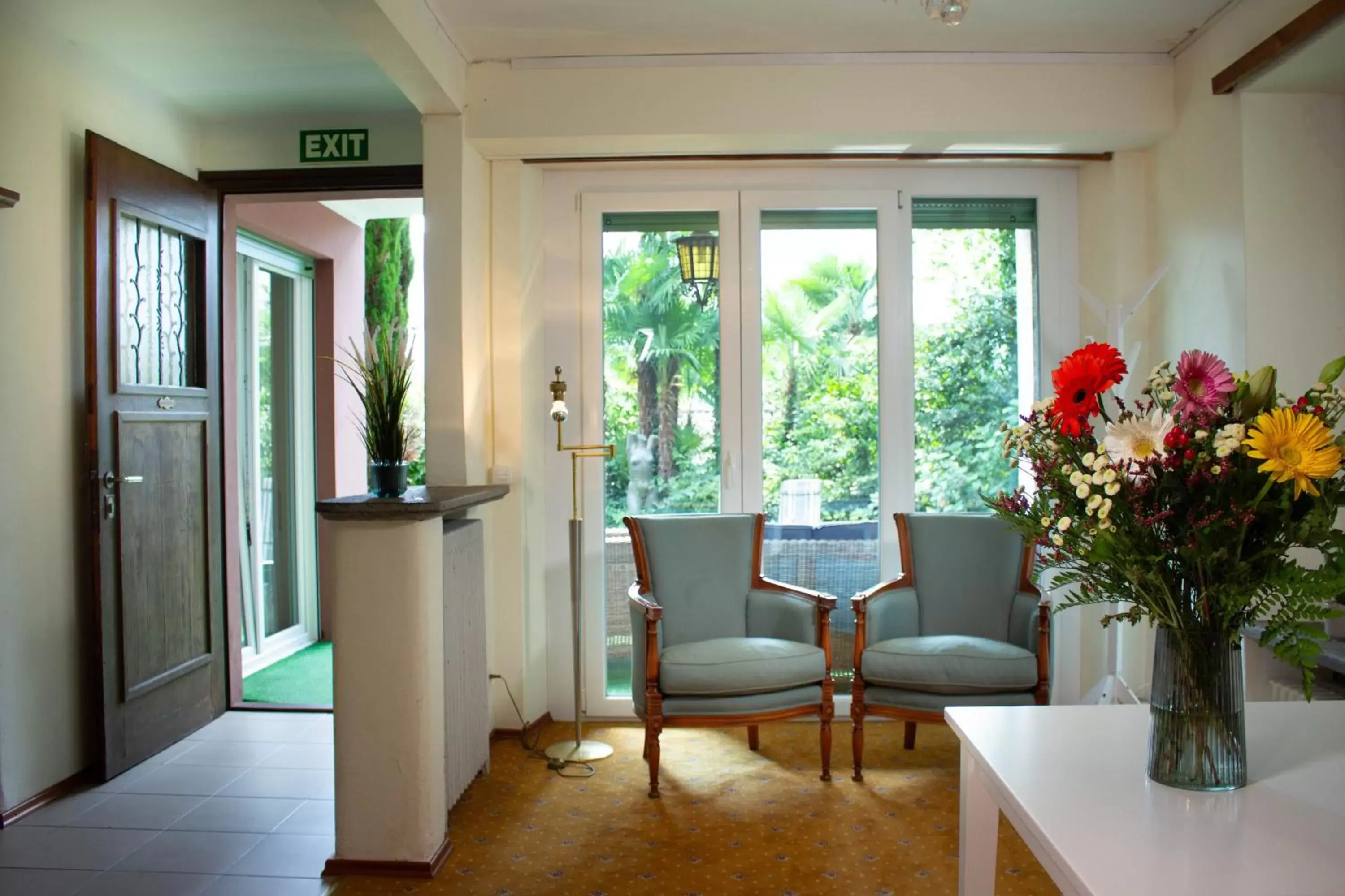 Seating Area in Easy Stay by Hotel La Perla