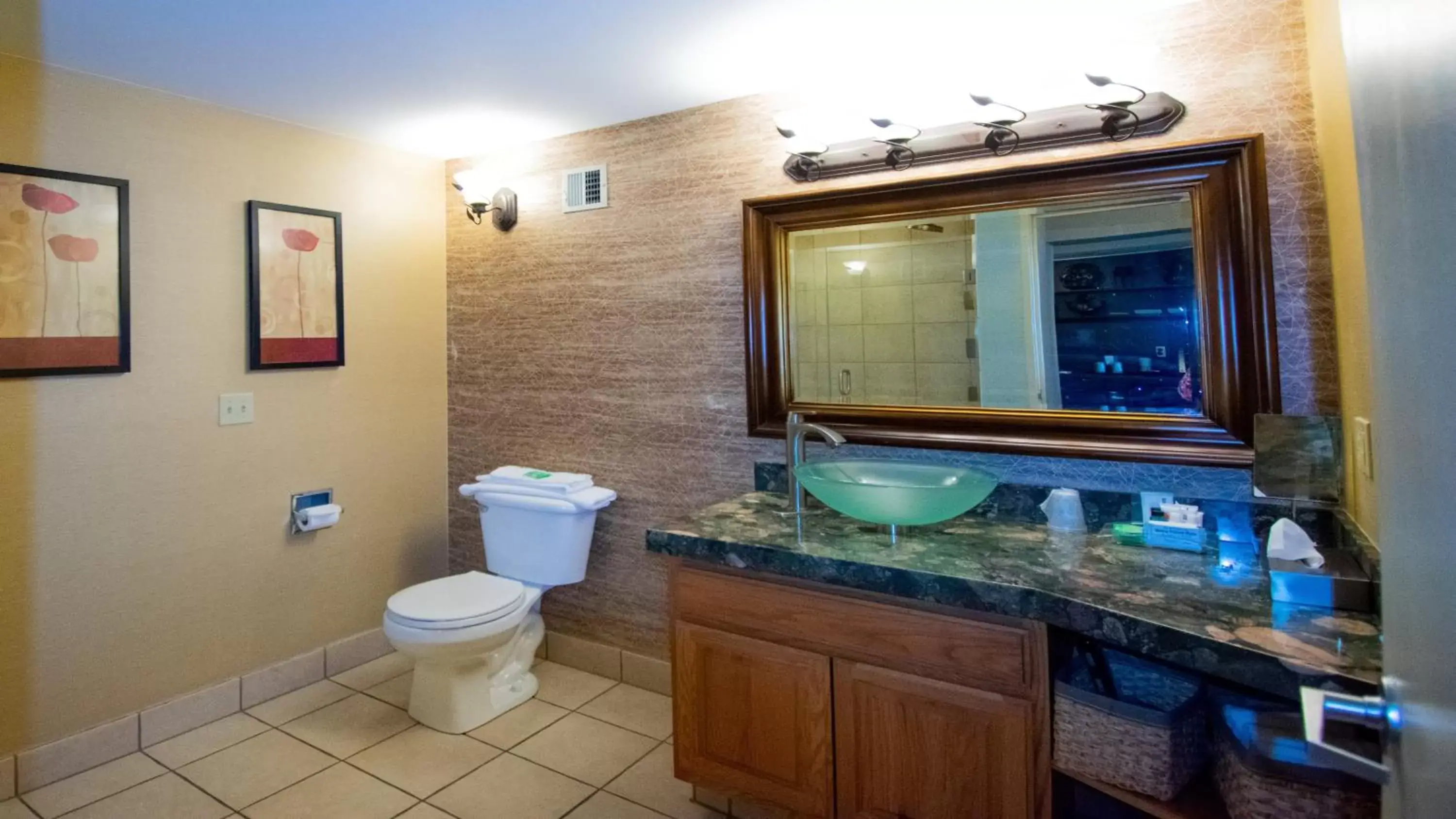 Photo of the whole room, Bathroom in Holiday Inn Cody at Buffalo Bill Village, an IHG Hotel