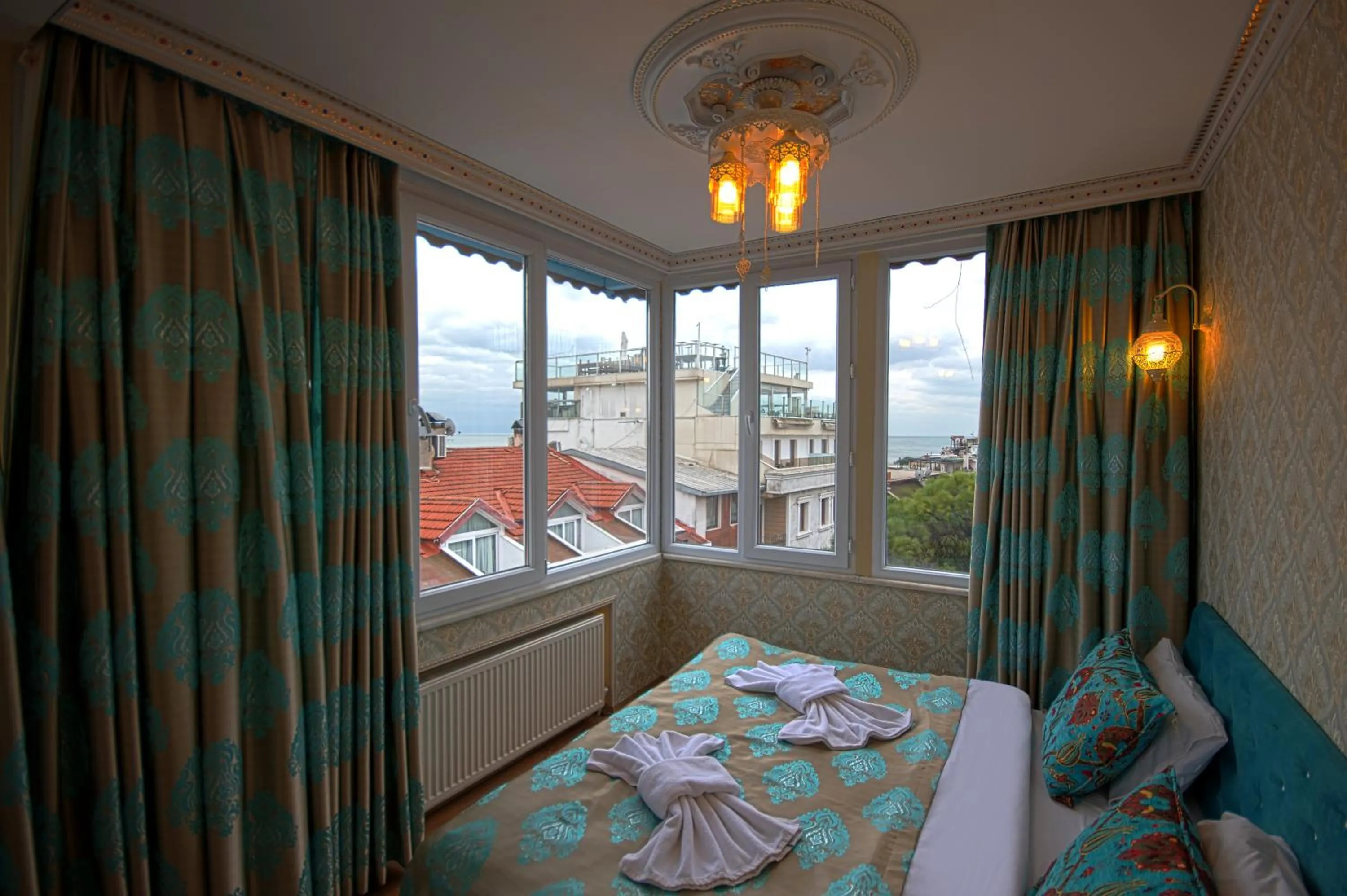 Bed in Paris Garden Hotel Istanbul