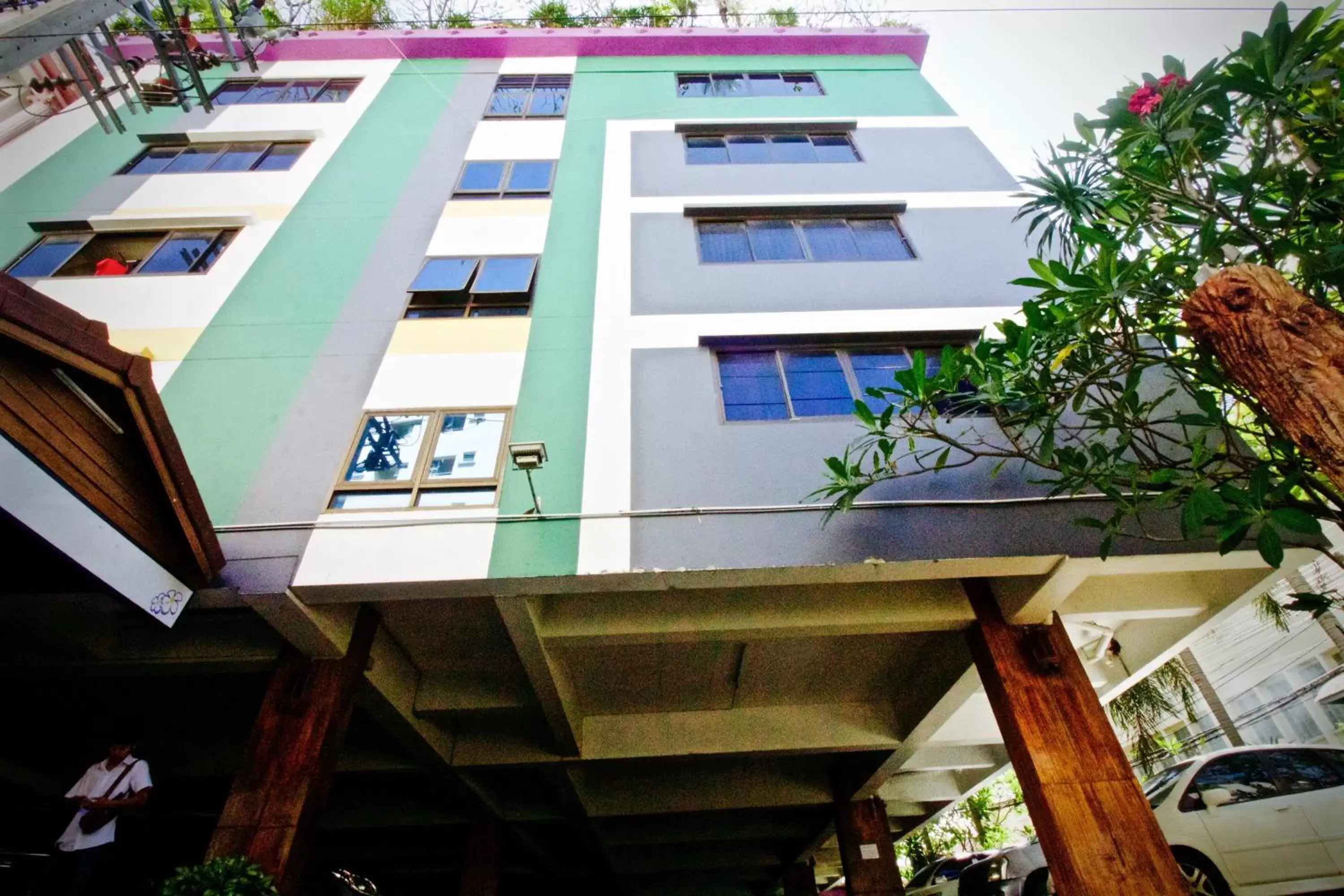 Property building in Kaya Place Property building in Kaya Place